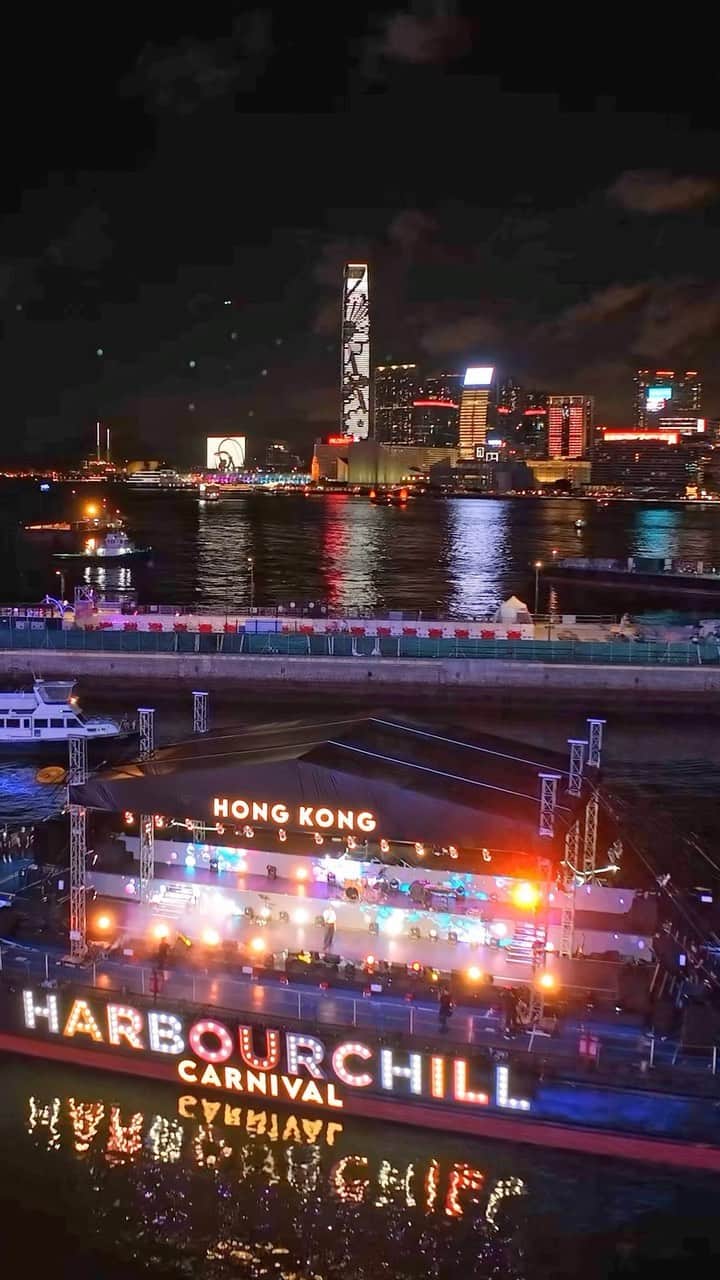 Discover Hong Kongのインスタグラム：「[All in the mood for a buzz of fun!​🌊🌟]​  Let’s chill together!   ​The Harbour Chill Carnival started last night 🤩! We invited beloved characters from Ocean Park and Disney to kick-start the party, along with a series of exciting events, including music shows, extreme sports, and street performances! See how much fun it is at the evening carnival for yourself!   Come join us!  ​Harbour Chill Carnival​ 📅: July 8–9, 15–16, 22–23, 29–30; August 5–6 (every Saturday and Sunday)​ ⏰: 6–11pm​ 📍: The Water Sports and Recreation Precinct, Wan Chai; HarbourChill, Wan Chai; and Wan Chai Temporary Promenade ​ 🔗: bit.ly/3qI2iK9 ​ 【一齊嚟感受現場Chill熱鬧氣氛！​🌊🌟】​​  準備好一齊chill未?  Harbour Chill Carnival琴晚開始咗喇，真係chill正chill好睇呀🤩！我哋邀請咗一班迪士尼朋友同海洋公園嘅威威與好友嚟做開幕禮嘉賓，現場仲有好精采嘅音樂演出、極限運動表演同街頭藝術！即刻睇片感受有幾chill！​  灣仔海濱見！ ​ 「Harbour Chill Carnival 樂聚維港嘉年華」 ​ ​ 📅：7月8日至9日、15日至16日、22日至23日、29日至30日、8月5至6日（每逢周末）​ ​ ⏰：下午6:00至晚上11:00​ ​ 📍：灣仔「水上運動及康樂主題區」、灣仔 「HarbourChill 海濱休閒站」及灣仔臨時海濱花園​ 🔗：bit.ly/3PgKXT4  #HarbourChill #HelloHongKong #DiscoverHongKong」