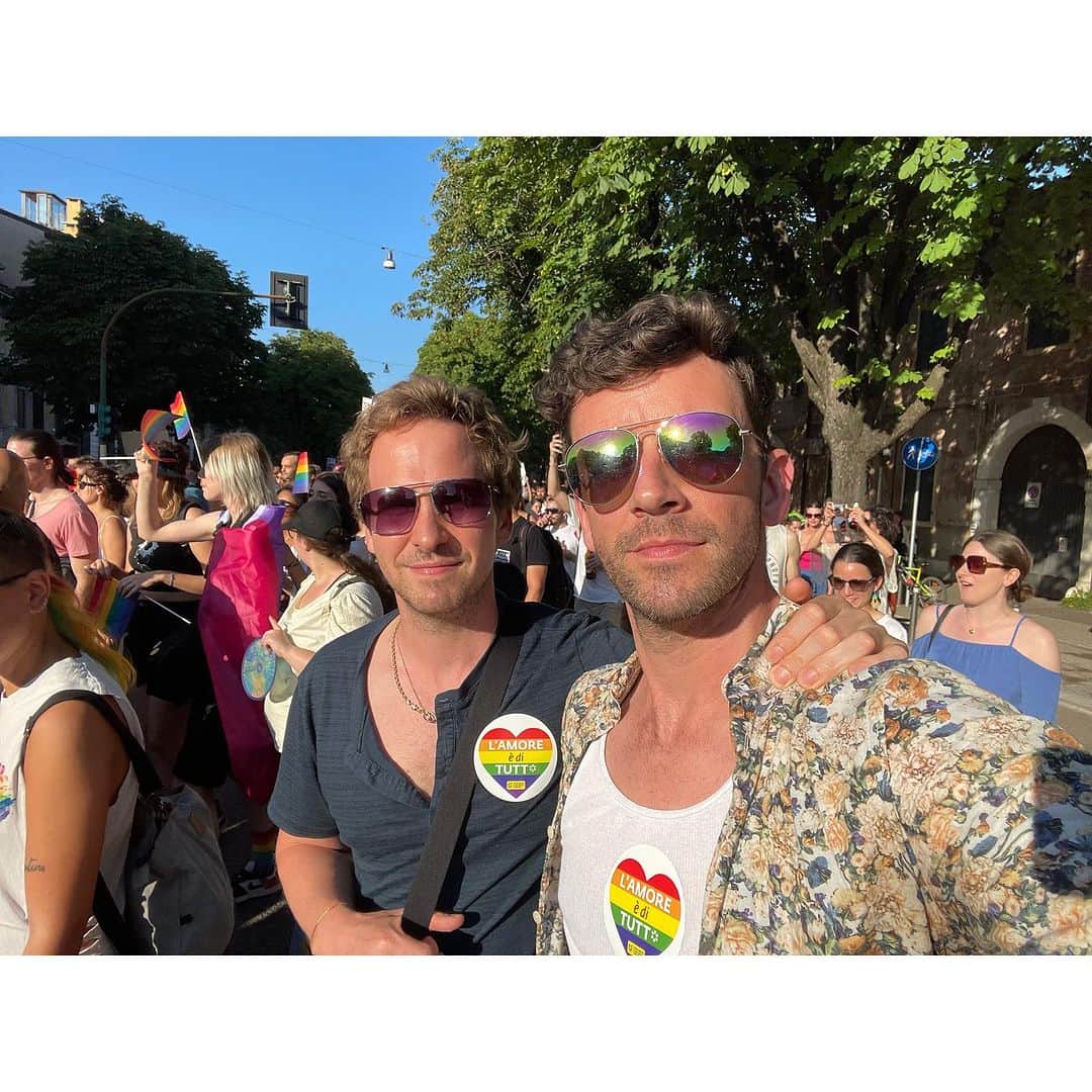 のインスタグラム：「Yesterday, wandering around Verona, @ryanspahn noticed a pride flag and it turns out it was @verona.pride!  We marched with the LGBTQIA+ of Verona for a few hours. Guess what? They love Britney! And love! Sound on. #pride #veronapride #italy #verona #romeoandromeo」