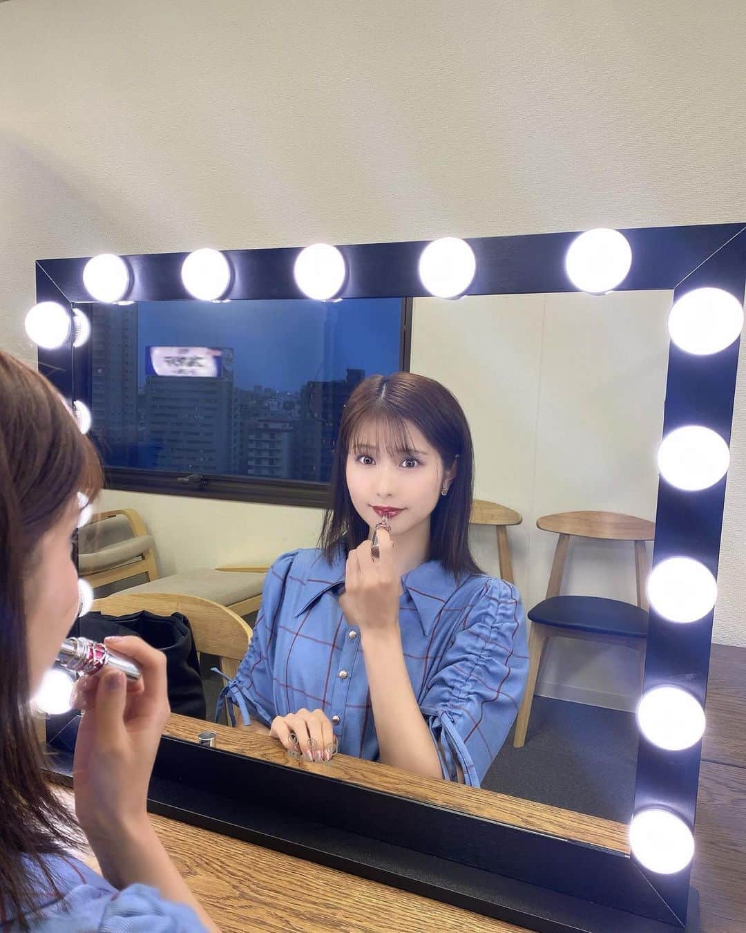 谷川愛梨のインスタグラム：「: 先日2度目の全身矯正へ🍑 1回でかなり体の歪みが改善されたけど 定期的に通う事でどんどん良くなっていくみたいなので 間隔を空けすぎず、再び受けてきました👼 今回も先生のハンドパワーで 全身が真っ直ぐになった！！恐るべし！！！ 効果抜群過ぎてもうマッサージに行けなくなる〜😂 肩凝りにも日々悩まされているので 肩周りにハイフを当ててもらったよ！ 冷たくてとても気持ちいいのです♡ ごりごりに解してもらってめちゃすっきり〜🥹 これで肩凝り頭痛来なくなるといいな🥲  女性のスタッフさんなので安心な お気に入りサロンです♡💄  👗 @redyazel ❤︎  👁 @the_piel ❤︎ RomanteaRing brown🍫  #thepiel」