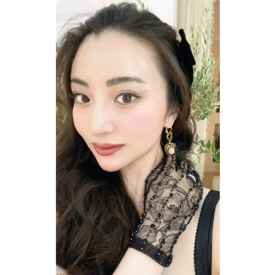 平田りえのインスタグラム：「Make and hair style for Day-1 🎀」