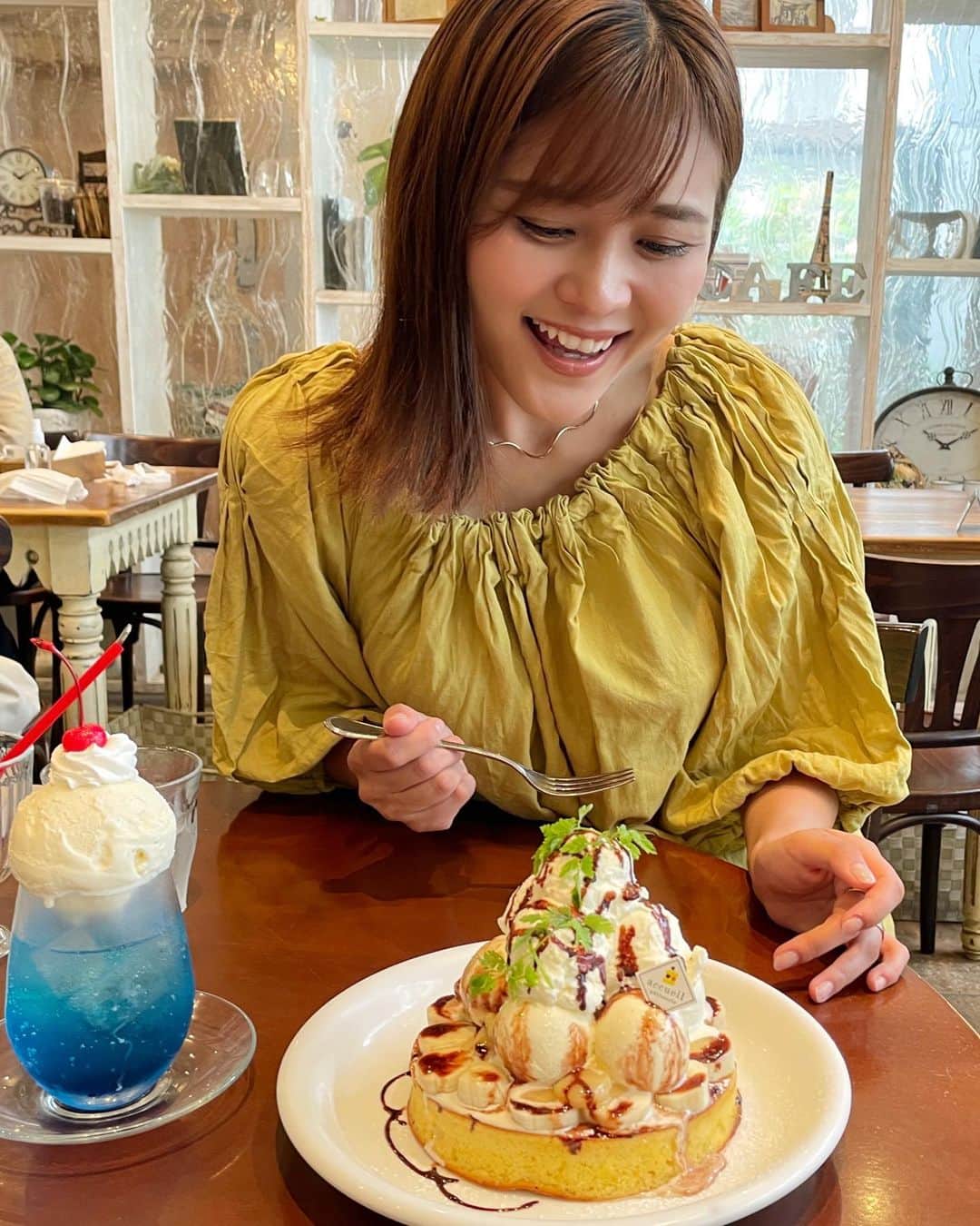 東紗友美さんのインスタグラム写真 - (東紗友美Instagram)「【映画ロケ地🎞️連載】 @lets_enjoytokyo さんで7/7に公開した#交換ウソ日記 の映画ロケ地を紹介しております。  https://www.enjoytokyo.jp/article/201405/  映画🎞️の感想✨ SNS全盛期のこの時代に、日記のやり取りを中心にして物語を盛り上げた演出はお見事でした。  交換日記で綴られる2人のやりとりを観ていると、ひび割れた大地に水が染み込んでいくみたいにトキメキで潤っていく自分がいました。  ぜひ、映画を観てロケ地に足を運んでみてください✨  #レッツエンジョイ東京  #交換ウソ日記  #高橋文哉　#桜田ひより #アクイーユ　#恵比寿 #パンケーキ　#cafe #パンケーキ巡り  #映画」7月9日 21時13分 - higashisayumi