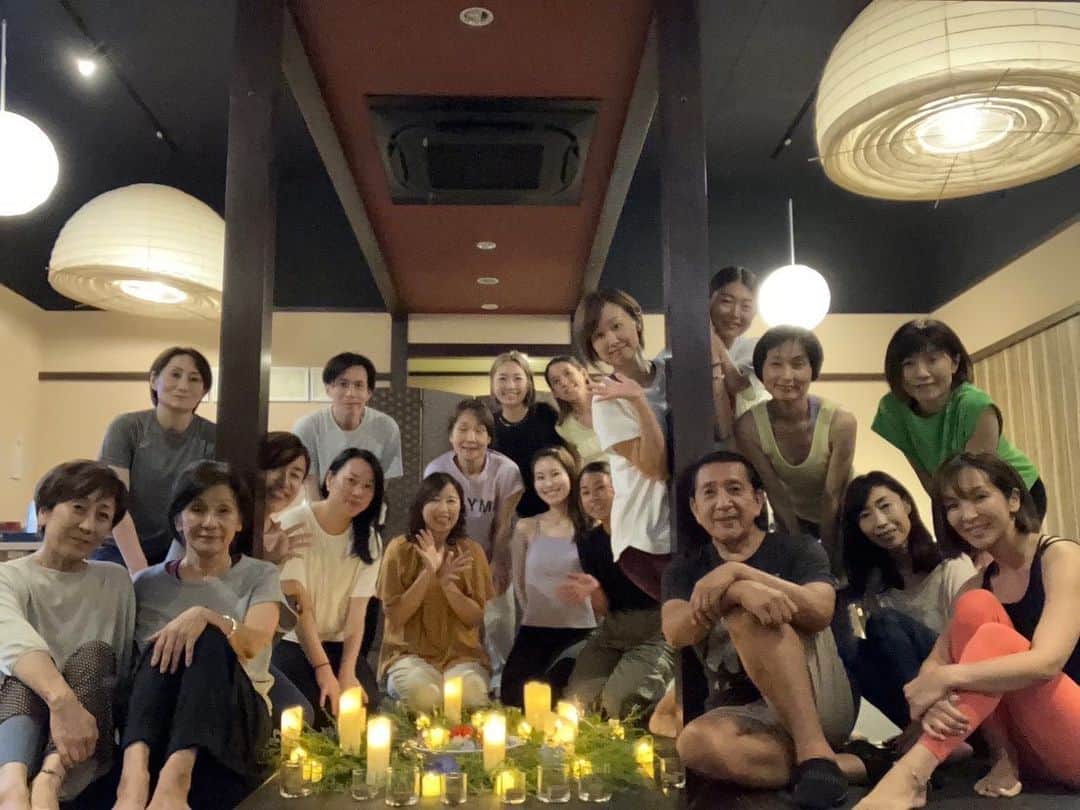 Ken Harakumaのインスタグラム：「抹茶カフェ HACHI 姪浜本店にて開催の、ケンハラクマ福岡ワークショップ、ご参加いただいた皆さん、Yukieちゃん @yukieyoga77 ありがとうございました❣️ @international_yoga_center  @yukavcplts  #アシュタンガヨガ  #ヨガワークショップ  #福岡グルメ  #ケンハラクマ」