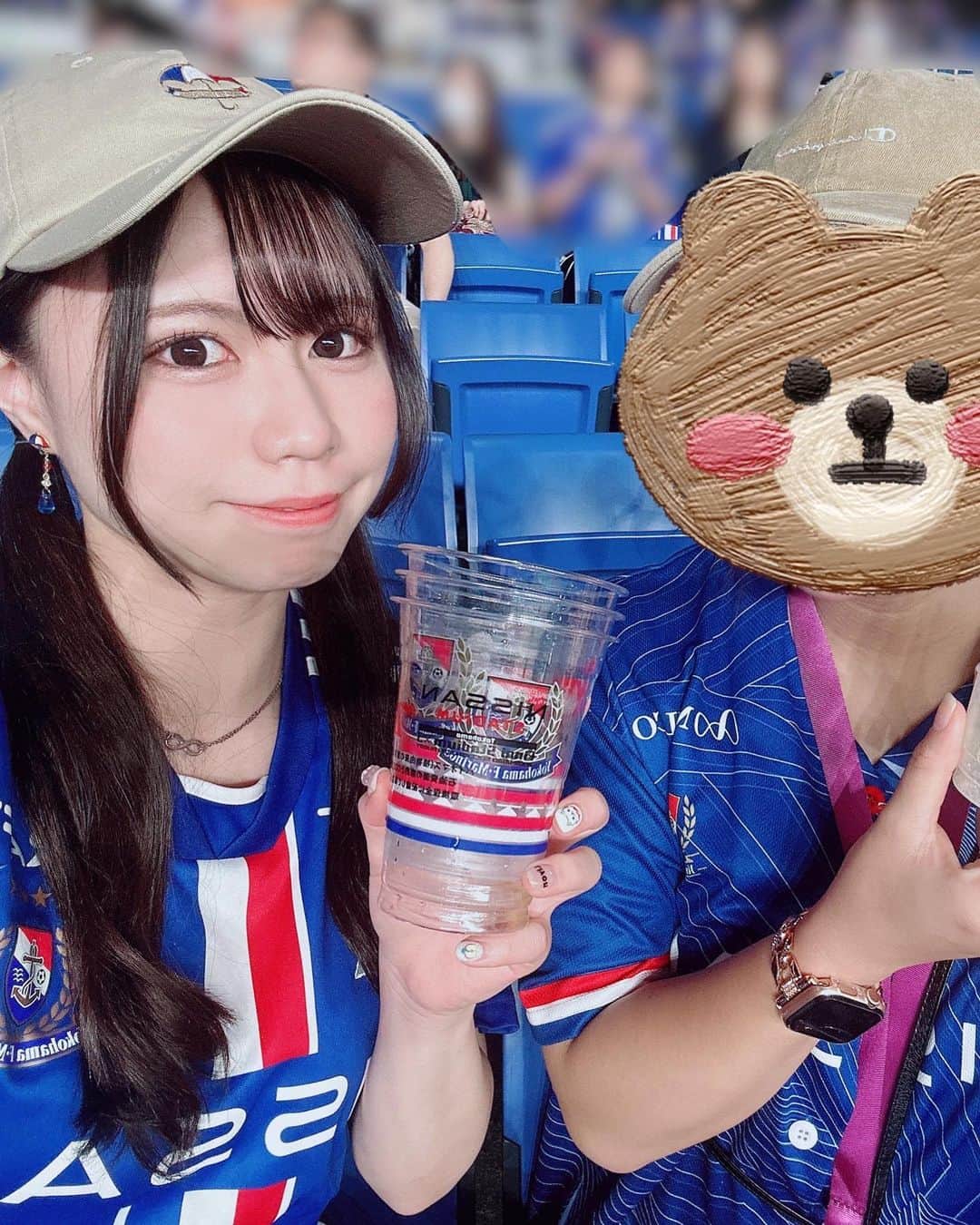 山口みらんのインスタグラム：「💚💚💚   #湘南ベルマーレ 戦  4-1 快勝⛱  ロペス選手の2ゴールは最強でしたね(>_<)！！  1ゴール目の ヤン選手の相手のミスを見逃さない素早い対応も素晴らしいし それを受けてちゃんとフィニッシュまで決めれるロペス選手の冷静さよ🥲👏👏👏 これこそが得点王！！！  ロペス選手の2ゴール目 その前に渡辺選手のチェックですよ！そこからマリノスボールになったわけであって… 喜田選手がこの日は不在だったからか自然と渡辺選手を目で追ってしまう時間が多く、攻守共に励んでる姿本当に素晴らしすぎた…！！ 本当に今年から渡辺選手の安心感が凄まじすぎて。ある意味これで喜田選手もリカバリーできる時間も増えるしにしても若手(？)の成長は本当に嬉しいこと。マリノスはその成長してる選手を本当に実感できるし試合と共に若手の選手の成長が著しい！！(誰目線だし上からみたいになってごめんなさい。でも本当にクラブの成長すごい。だから強い。)  だからこそ選手層が厚くなるんですよね🥰(これをかいてる私が今心が熱くなってる。)  と長くなりましたが…  もう本当に90分間走りきったロペス選手が優勝ですよ🏆💪 ただ、夏にかけて過労が心配です…🥲得点王もかかってるから本当に見極め大切ですよね😭  植中選手の待望のJ初ゴール🎉 本当にめでたい！  このゴールの起点も植中選手だし、水沼選手がシュート撃った時にはもうセカンド狙うために前に詰めてたし本当に良かった！！！  最近は、益々植中選手熱が急上昇してます|ω･)🌅 ボール持った時のワクワク感なんだかあの人に似てる…と私の中で話題に！(🚄)  植中選手がゴールを決めたら、アサヒビールが100倍美味しくなるので沢山決めてもらいたいです🍻  そして！そして！  年2？！の松原選手のゴラッソ(˶>ᗜ​<˵)✰´-最高すぎた🫶✨  松原選手は謙遜してるけど… 実はミドルの練習に力いれててその努力の賜物だったのかもしれない…？！ とか考えたりして更にこのゴールが嬉しくなる> < ♡(妄想)  最近は、松原選手(パネル)と試合前に乾杯するのが恒例になってきたので更に松原選手への愛も増してしまいました…🥳🥳🥳  年2とは言わずこれはまだゴールが見れそうな予感をしております🙇‍♀️！！大期待ですな✨  走り抜いたマリノス、➕3💙🤍❤️  ＼圧倒的首位マリノス最強🏆／  そして、この日はマリノスにも所属していた町野選手の海外移籍前ラスト試合でしたね(>_<)  マリノス側のセレモニー全て終わったあとに湘南サポさん達がチャント歌って送り出してた！ それにマリサポも拍手で参加しててなんて暖かく素晴らしい空間なんだと私は嬉しくなりました💚💚💚応援してます💪  という とても素敵な1日になりました❤️   #fmarinos  #yokohamafmarinos  #横浜fマリノス  #マリノス  #マリノスサポーター  #トリコロール  #サッカー  #サッカー女子  #ユニフォーム女子  #jリーグ  #jリーグ女子  #横浜  #yokohama   #fmarinos」