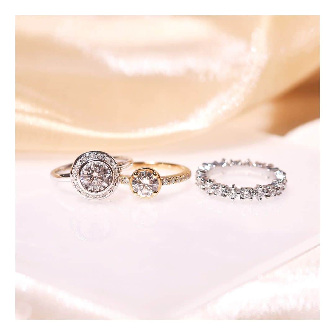 ith / イズ オーダメイド結婚指輪さんのインスタグラム写真 - (ith / イズ オーダメイド結婚指輪Instagram)「憧れの婚約指輪、輝くダイヤモンド。  天然のダイヤモンドは 人間と同じくひとつひとつが唯一無二。  大きいもの、 輝きが美しいもの、 澄んだ透明感が魅力のもの…。  あなたの理想のダイヤモンドは？  本当に欲しい指輪を手にしていただくため、 ithではさまざまな ダイヤモンドの選択肢をご用意しています。  左）0.7カラット《アナベル》 中）0.5カラット《ヴィオーラ》 下）エタニティリング《エテルノ》  *********************************** ⧉ ith 公式WEB  @ith_marriage アカウントTOPへ 　 ☞ プロフィールURLをタップ  ⧉ 公式ハッシュタグ   ☞ #イズマリッジ   ⧉ 暮らしに寄り添うジュエリー  ith online store ☞  @ith_jewelry   ***********************************  #カラット #エタニティリング  #婚約指輪 #エンゲージリング #カスタマイズ #オーダーメイド #オーダーメイドリング #手仕事 #結婚指輪オーダー #アトリエ #ゴールドリング  #ダイヤモンド #結婚指輪探し #結婚指輪選び #指輪選び #指輪探し #結婚準備 #婚約 #プロポーズ #プレ花嫁  #花嫁準備 #2023秋婚 #2023冬婚  #2024春婚 #2024夏婚 #職人」7月9日 21時20分 - ith_marriage