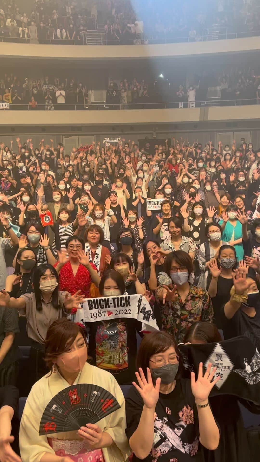 のインスタグラム：「#🎶 #🎸 #☀️ #🌙 #🪐 #💫   良いライブでした！ ありがと〜 またね〜  BUCK-TICK TOUR 2023 異空 -IZORA-   7/9 Sun. 宮城  仙台サンプラザホール  #櫻井敦司 #ヤガミトール #樋口豊 #星野英彦 #今井寿 #imaihisashi #guitar #bucktick #bt #🌈🌈🌈 #異空  #izora」