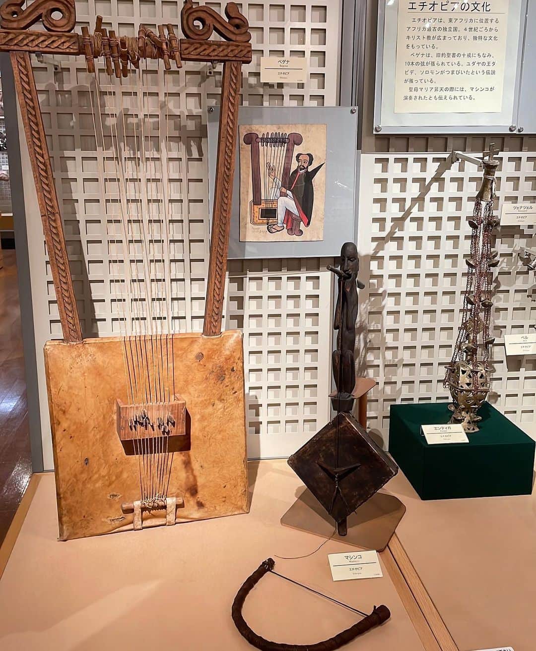 松岡みやびさんのインスタグラム写真 - (松岡みやびInstagram)「#楽器博物館 #浜松 #静岡県  ハープがたくさん🤍🤍🤍  静岡県の生徒さんに教えていただき  行ってきました✨  最後から2枚目は  聖書のなかでダビデ王が弾いていた  10弦竪琴の形だそう！  紀元前からあったハープが現在もなお  人の心を癒し続けている✨  琴線に触れる、の意味がわかったような気がしました👼」7月9日 21時34分 - miyabi_matsuoka