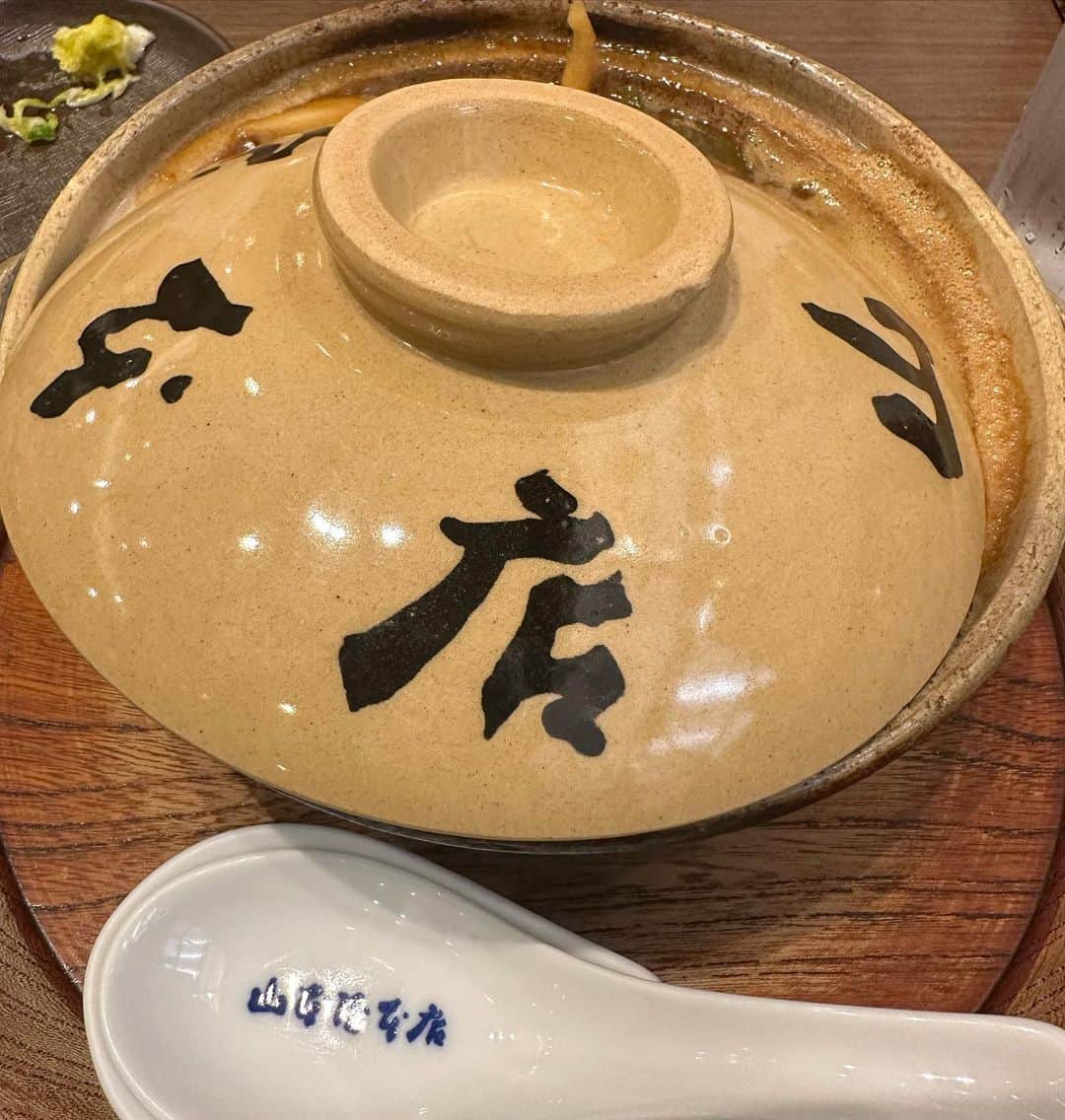 内田理央さんのインスタグラム写真 - (内田理央Instagram)「中京競馬場楽しかった☺️ トークショーは本当に沢山の皆様にお会いできて嬉しかったです。ありがとうございました🐎  帰りは山本屋の味噌煮込みうどん食べて帰ったよ〜🤍」7月9日 21時34分 - rio_uchida