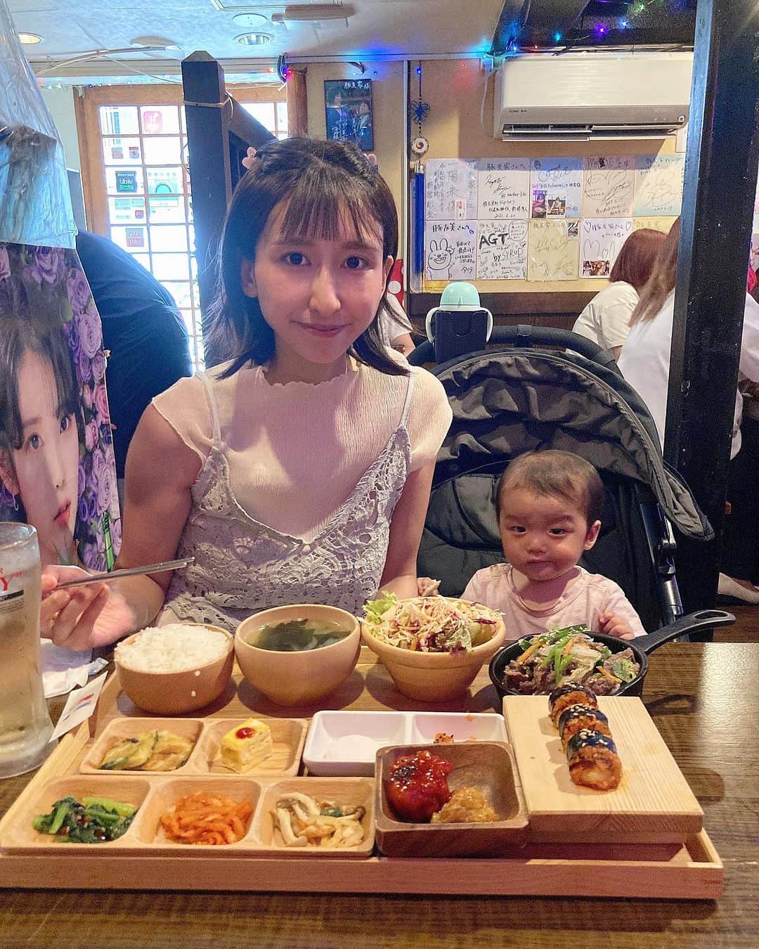 砂川陽香さんのインスタグラム写真 - (砂川陽香Instagram)「ㅤㅤㅤㅤㅤㅤㅤㅤㅤㅤㅤㅤㅤ #新大久保ランチ 𓂃🍴 大好きな#韓国料理 を求めて😌  #新大久保駅 から徒歩3分(@soyeon.tonuga )で #プルコギ セット食べてきました𓂃♡  日本人向けの味付けでとっても食べやすいよ😌  #ランチメニュー は定食セットで メインを選べます♩  ・キンパ ・エビチーズフォンデュ ・チーズタッカルビ ・ポッサム ・サムゲタン ・プルコギ ・ラーメン ・冷麺 ・サムギョプサル  豊富な種類で何度も行きたくなる🥺🫶🏻 店内はKPOPのライブ映像が流れてて おひなもテンション上がってた🤣  時間帯によっては#ベビーカー入店OK です🙆‍♀️  私とトヌガさんをフォローして画面を見せると ドリンク1杯無料になるみたいなので ぜひ行ってみてください😉🫶🏻  私も次はエビチーズフォンデュ食べてみたいな🦐  ㅤㅤㅤㅤㅤㅤㅤㅤㅤㅤㅤㅤㅤ ㅤㅤㅤㅤㅤㅤㅤㅤㅤㅤㅤㅤㅤ ㅤㅤㅤㅤㅤㅤㅤㅤㅤㅤㅤㅤㅤ #豚友家#トヌガ#PR#新大久保#新大久保グルメ #新大久保韓国料理#新宿#新宿グルメ#新宿韓国料理#東京#韓国料理屋 #韓国料理店」7月9日 21時28分 - hirokattsunnnn