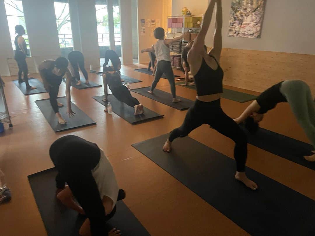 Ken Harakumaのインスタグラム：「ケンハラクマのアシュタンガヨガ  @generalyogauniva ご参加頂いた皆さん、和子ちゃん、ありがとうございました❣️ @generalyogauniva  @international_yoga_center  #アシュタンガヨガ  #マイソールクラス  #ケンハラクマ」