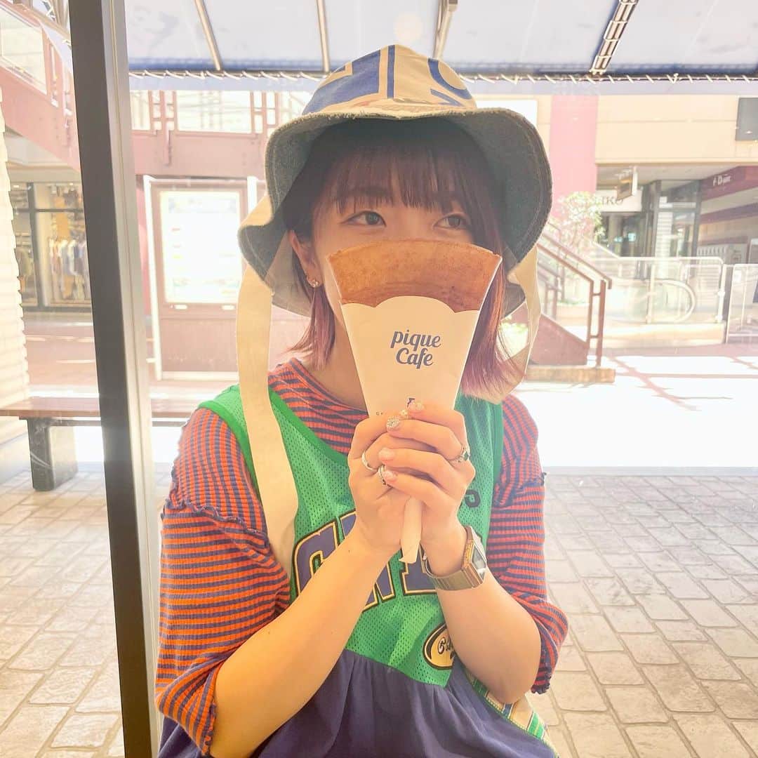 ぱいぱいでか美のインスタグラム：「ハッピーセット最終日なのでハッピーな写真を(強引)💥 . bayfmで月一ナビゲーターさせてもらってるので つまり月に一度は海浜幕張に収録行くんですけど 先月はそのまま駅付近で打ち合わせがあり。 ジェラピケカフェでやってもらった🧸 クレープ美味しかったです🥹 打ち合わせ中にクレープ平気で食べる女😀 . 様々な打ち合わせを繰り返しながら でか美祭も一ヶ月切っておりますね〜！流れるような告知！ 豪華グッズ入りまくりのハッピーセットのみ 受注締め切りが本日までとなっておりますので 要チェックよろしくお願いします👀！ ストーリーにリンク載せときます！ 今年の法被は今年しか手に入らないからね！ 年々デザインがいかれ……イカしてますので！ チケットも発売中です✨ . #でか美祭 #でか美ちゃん #gelatopique #gelatopiquecafe」