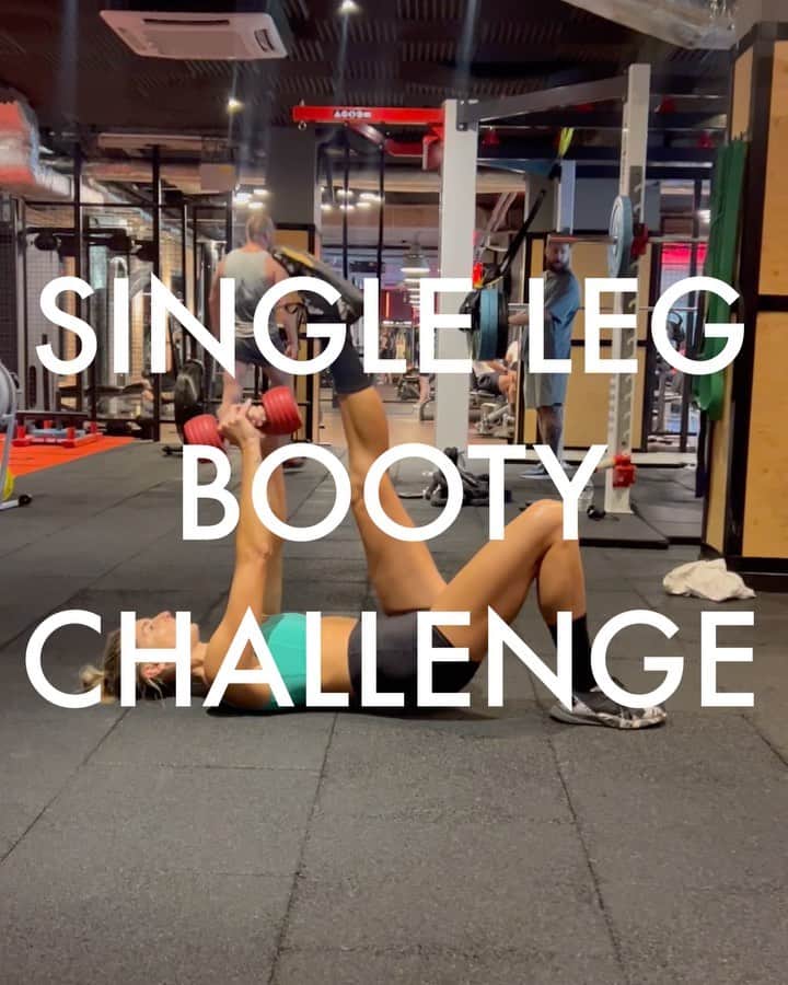 のインスタグラム：「SINGLE LEG BOOTY CHALLENGE 🍑 Fire up the glutes with this set of exercises 🔥🔥🔥 Glutes help us find stability and balance in lower body exercises, and taking it onto one leg really intensifies the challenge…  Try the workout: *I did this as a finisher after weighted Squats, Deadlifts & Hip Thrusts…I used 6kg (13lbs)  - 3 Rounds - x10 reps of each - slow down, explosive up!  ▪️1. SINGLE LEG RDL SNATCH - think ‘long spine’ when you fold at the hips, pull your collar bones forward & belly button to thigh  ▪️2. B STANCE SQUAT - keep your weight in the front foot, push firmly thru the heel as you stand  ▪️3. SINGLE LEG BRIDGE PIKES - keep your belly button pulled in, especially as you extend arms over head & lower leg.  The key to activating your glutes, especially in the first 2 exercises is to tip the pelvis forward ‘folding’ at the hips & keeping the spine straight 👌🏼 #gluteexercise #bootyexercise #bootyworkout  ab♥️x  Music: First Time Thing - Calabasas Wearing: @leelo.active @lskd」