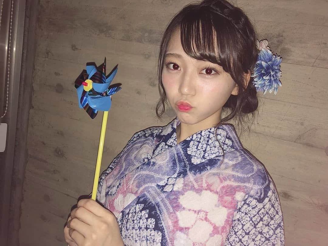 土路生優里のインスタグラム：「浴衣の写真探してたら出てきた19歳の頃のわたくし☺︎ この頃の写真ほとんどこの口尖らせるやつしてる😘笑  5年前、あっという間だね またあっという間に5年経ってすぐに29歳になるんだろうな〜 29歳の私はどうなってるんだろうねたのしみ🕺  #ぶりっ子してた頃 #今もだけど😉」