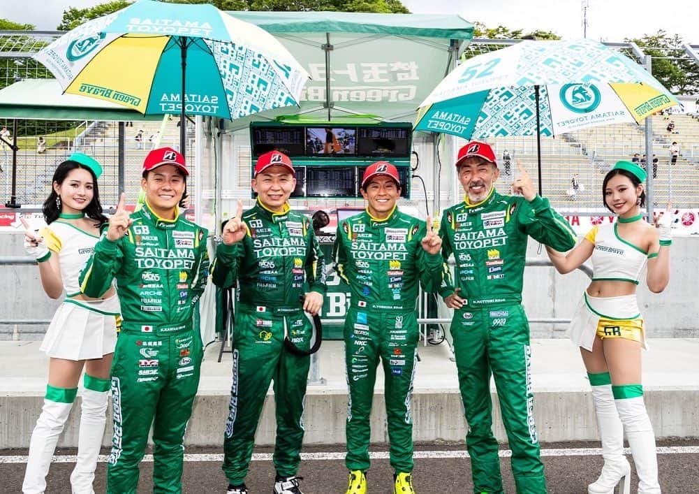 五十嵐みさのインスタグラム：「. SUPER耐久第3戦二日間お疲れ様でした✨ . 52号車は、3番手スタートからの見事クラス優勝🏆🥇✨ 60kgのサクセスウェイトを積んだとても難しいレースと予想されていましたが、本当にかっこよすぎる！！！💚 見事開幕戦から3連勝です💪 . どの写真を見返しても本当にみなさん最高の笑顔でまた一つ素敵な思い出ができました😳🟢 そして一戦一戦が終わっていく中で、この楽しい今シーズンが終わってほしくないと同時に思いました🥲（早い） . 次戦は今月末のオートポリス✈️ その前に7/17にはチーム撮影会があるので、来られる方はよろしくお願いします🥺 . GB最高🍀🍀🍀 . #SUPER耐久#S耐#スーパー耐久#埼玉トヨペット#greenbrave#モータースポーツ#サーキット#レース#レースクイーン#racequeen#スポーツランドsugo#撮影会#撮影#ポートレート#grsupra#grsupragt4」