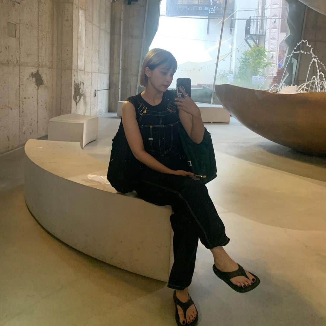 和田えりかのインスタグラム：「２日目のこーで  @amerivintage ×Leeのsetup👖  韓国に着て行きたかったんだｧ〜 この日すっごい雨でこれしか写真 撮れなかったのが悔しい…(こーで)」