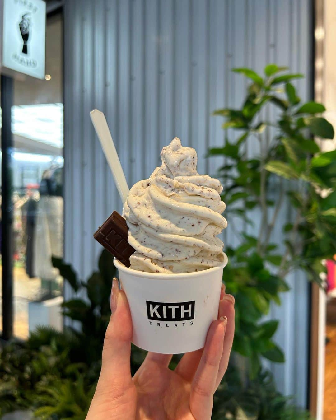 濱田よりかさんのインスタグラム写真 - (濱田よりかInstagram)「KITH TOKYO🍦♡ . . . . . カスタマイズもできるアイス屋さん🍦 コーンフレークとかザクザクしたのいっぱい入ってて美味しかった♡ わりと甘めでフルーリーみたいだった👼 . . . . . #kithtokyo #shibuya #miyashitapark #shibuyacafe #tokyocafe #japan #japantrip #渋谷 #渋谷カフェ #渋谷グルメ #東京カフェ #宮下パーク #渋谷スイーツ」7月9日 21時56分 - yorika_hamada