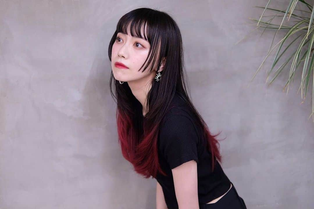 齋藤明里のインスタグラム：「. 髪の毛を赤くしました🌹」