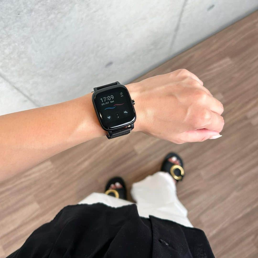 yurishonのインスタグラム：「⁡ 多機能でコスパも抜群な @project_ee_japan のスマートウォッチ⌚️✨ ⁡ ⁡ 携帯からも簡単に操作ができて 気分に合わせてベルトも変えれちゃう💛 ⁡ ⁡ 7\31(月)まで20%OFFクーポン利用で 6,072円で購入できちゃうよ✌🏻 ⁡ ⁡ ⁡ #スマートウォッチ#はじめてのスマウ#projectee#プロジェクトee」