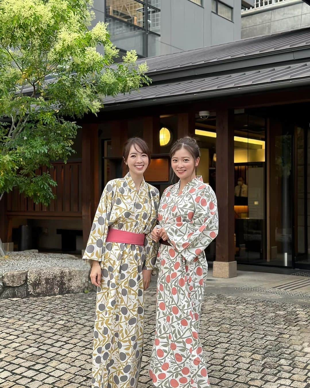 陽菜えみるのインスタグラム：「.  📍道後温泉  初四国は高松→小豆島 からの愛媛へ🍊♨️  @hotel_dogoyaya では 蛇口からみかんジュースも初体験 意外と量は飲めないもんだけど(笑) みかんの品種も 3種類あって飲み比べも出来た🚰✨  浴衣に着替えて街をぶらりして👘 夜ご飯は愛媛名産の鯛をたまご醤油で😋🍚  初四国は朝昼晩と 色んな温泉を堪能出来た まったり癒し旅でした😍♨️  .」