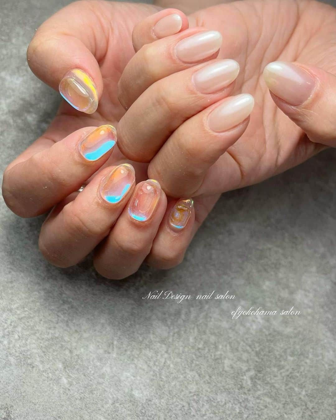 小森純さんのインスタグラム写真 - (小森純Instagram)「@ef.nail  ・ 最近は復帰にむけて着々と動き出してます❤️❤️💅 新しくメンバーもふえて、さらに賑やかになったサロン★ @ika12nail  ・ まだまだネイリストさん募集中なので是非是非DMお待ちしております❤️ ・ 明日は保育園の見学👀！ 絶賛待機児童なので最早一時保育でも入れたら有難いと思ってます😭❗️ もう何回見学行ったか分からん。。 いい出会いがありますように🙏 ・ 10月からは本格的にサロンワークに戻るので思う存分働いて、 沢山沢山楽しみたいです^_^❗️ ・ 今年は社員旅行で韓国に行ったんだけど、 次はアメリカに行く事が目標なのです❤️❤️❤️ 遊びのためにも、スタッフの為にも、家族の為にも、 頑張り倒します😏 ・ ・  #ワンカラー#ワンカラーネイル#ネイル#efネイル#efネイル石川町#efネイルサロン#efネイル横浜#efネイル石川町店#efネイルグループ#efネイル東京店#efネイル代々木上原#efネイルandラッシュ#efネイル代々木上原店オープン#小森純#シンプルネイル#インクネイル#偏光パールネイル#ピスタチオカラーネイル#長持ちネイル#時短ネイル#シンプルネイル#シンプルネイルデザイン#シンプルネイル💅#アニマル柄ネイル#フラッシュネイル#フラッシュネイルデザイン#ガラスフレンチ#クリアフレンチ#オンブレフレンチ#ワンホンネイル」7月9日 22時16分 - jun.komori1122