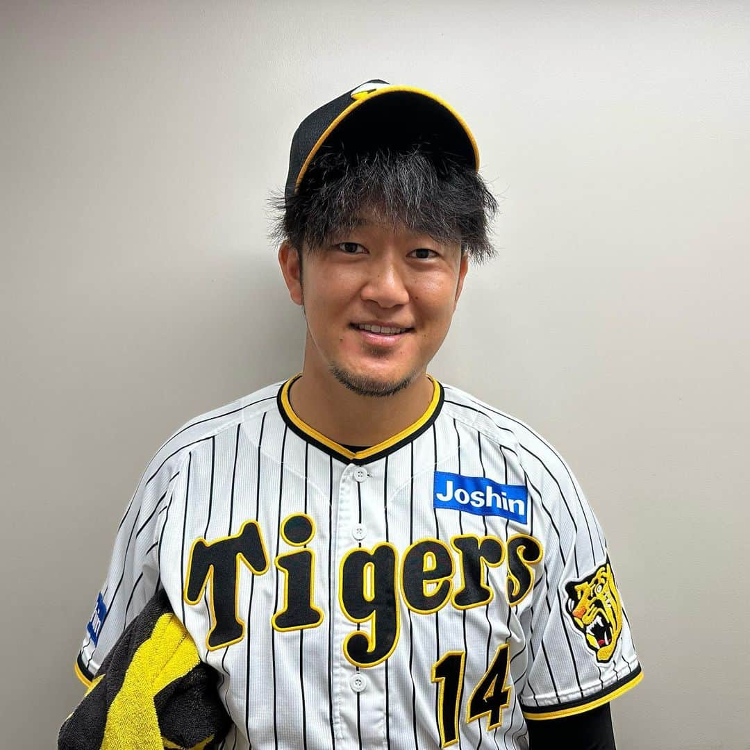 阪神タイガースさんのインスタグラム写真 - (阪神タイガースInstagram)「同点の8回を抑え勝利投手になった岩貞選手！10年連続勝利を飾りました！ #岩貞祐太 選手 #10枚目の男  #10年連続勝利  #阪神タイガース  #ARE」7月9日 22時26分 - hanshintigers_official