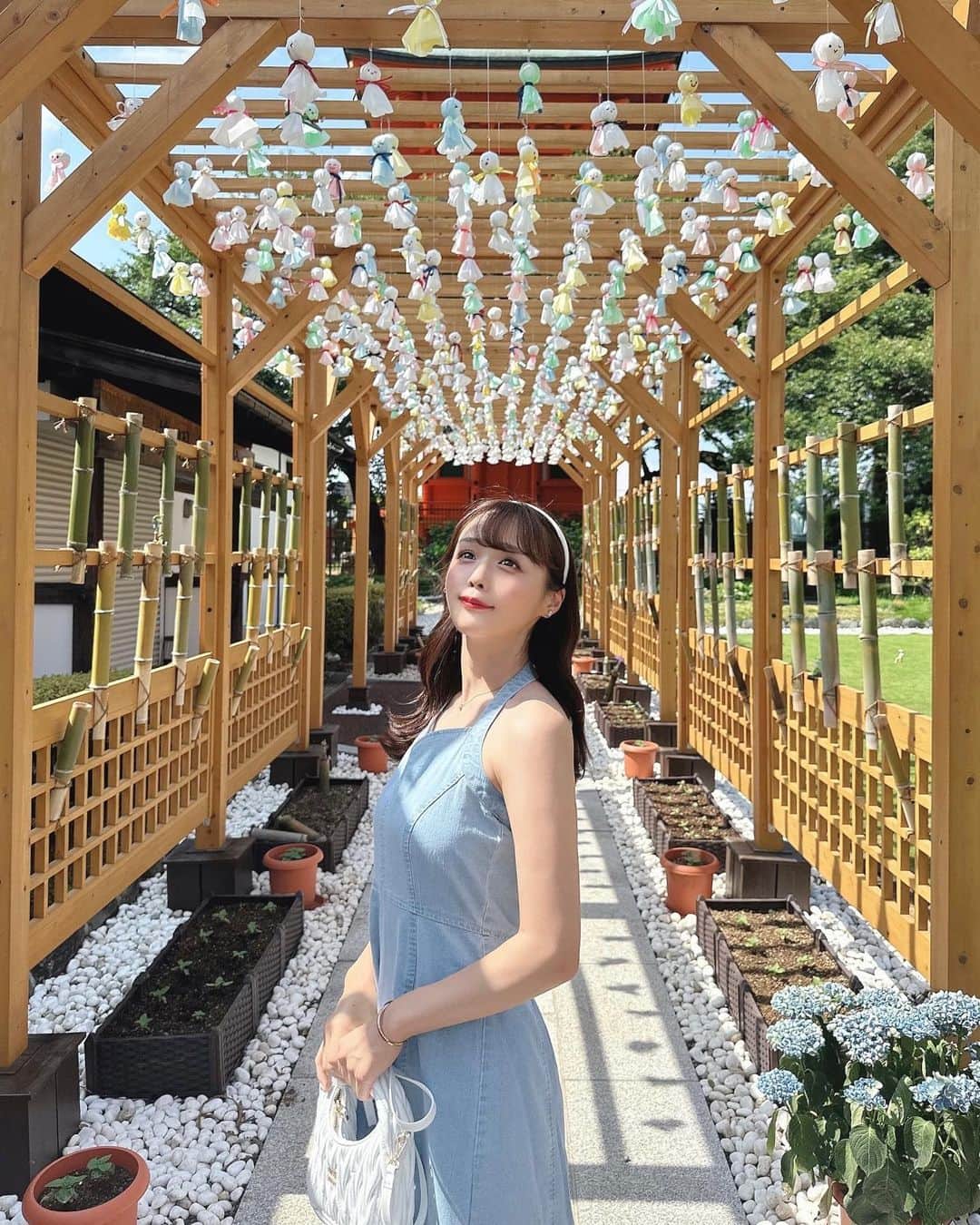 計良日向子（ひなひ）さんのインスタグラム写真 - (計良日向子（ひなひ）Instagram)「. 埼玉にある青葉園に行ってきたよ🎐💠 . . . 今の時期はてるてる坊主と紫陽花の 装飾になってて梅雨を感じた🐌💞 最近暑くて暑くて大変だけど 涼しげな装飾が素敵🫶 明日10日までの開催なのでぜひ♡ . . . 👗ワンピース　@dazzlin_official . 👜バッグ　@miumiu . 👡サンダル　@bridget_birkin . . . . #青葉園 #埼玉観光 #埼玉イベント #紫陽花 #紫陽花の季節 #紫陽花の季節 #dazzlin #ダズリン #miumiu」7月9日 22時26分 - kerahinako1105