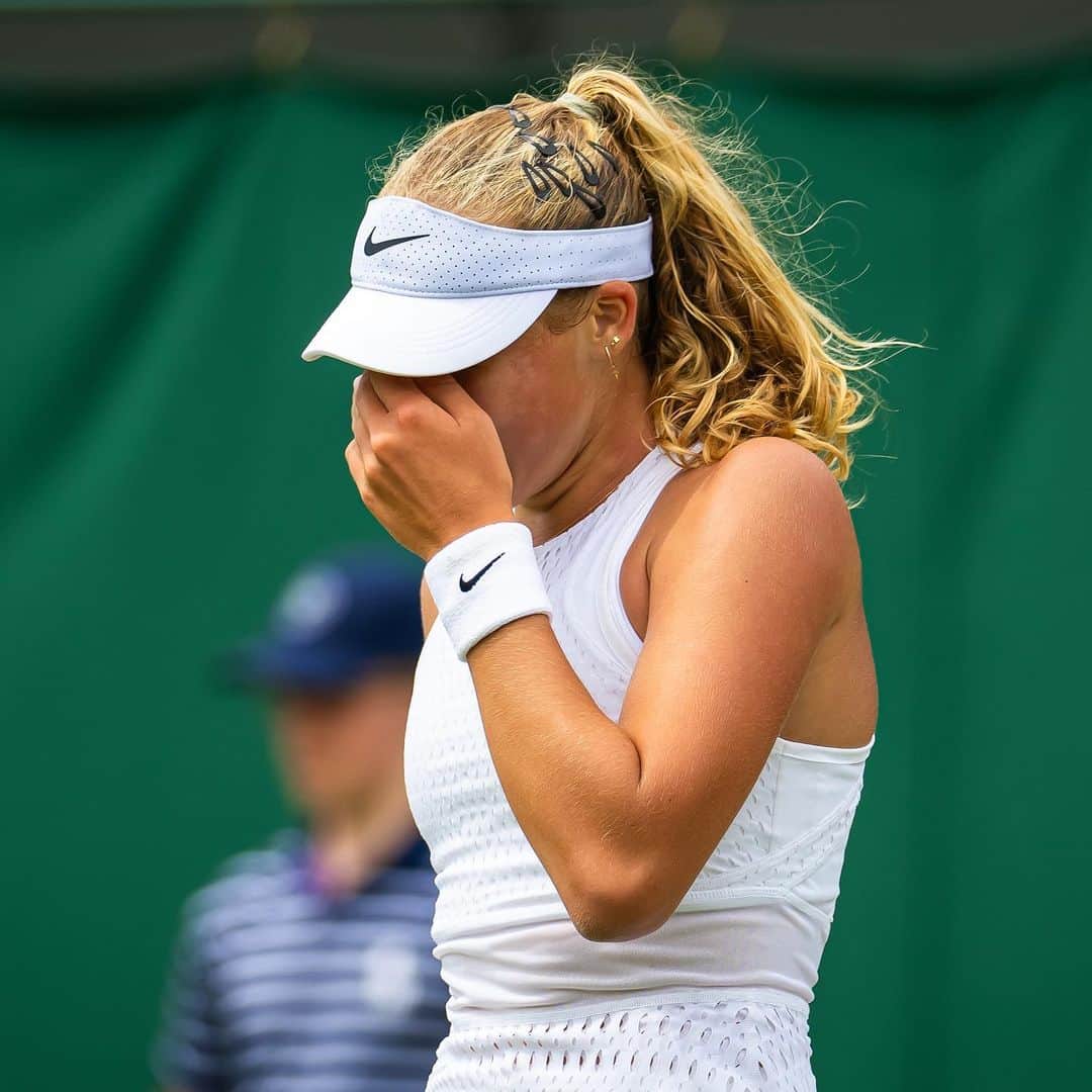 WTA（女子テニス協会）のインスタグラム：「all 👏 the 👏 emotions 👏  @_mirraandreeva_ moves into the last 16 of a Grand Slam for the first time while only playing in her second-ever Grand Slam!  #Wimbledon」