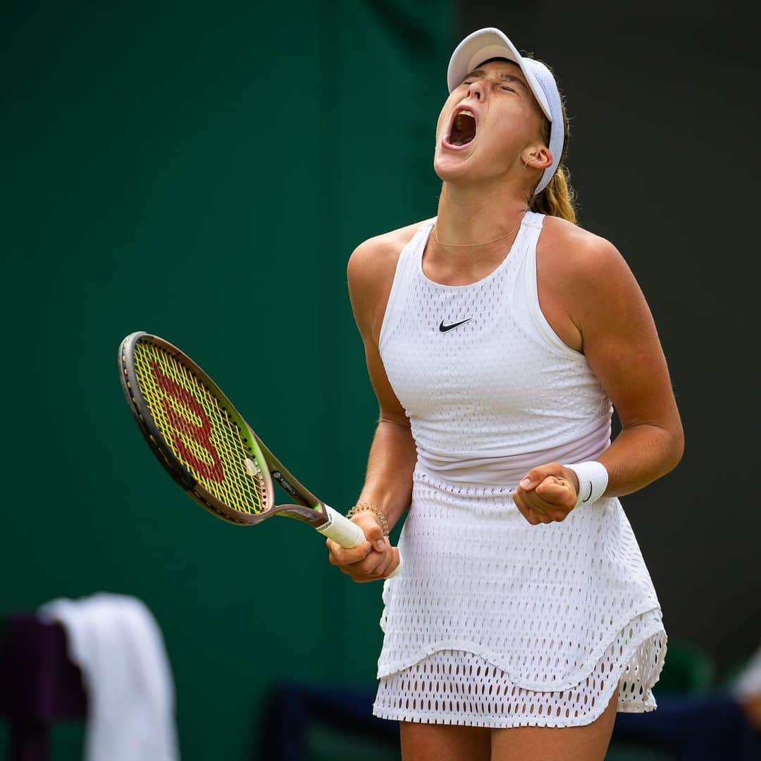 WTA（女子テニス協会）さんのインスタグラム写真 - (WTA（女子テニス協会）Instagram)「all 👏 the 👏 emotions 👏  @_mirraandreeva_ moves into the last 16 of a Grand Slam for the first time while only playing in her second-ever Grand Slam!  #Wimbledon」7月9日 22時27分 - wta