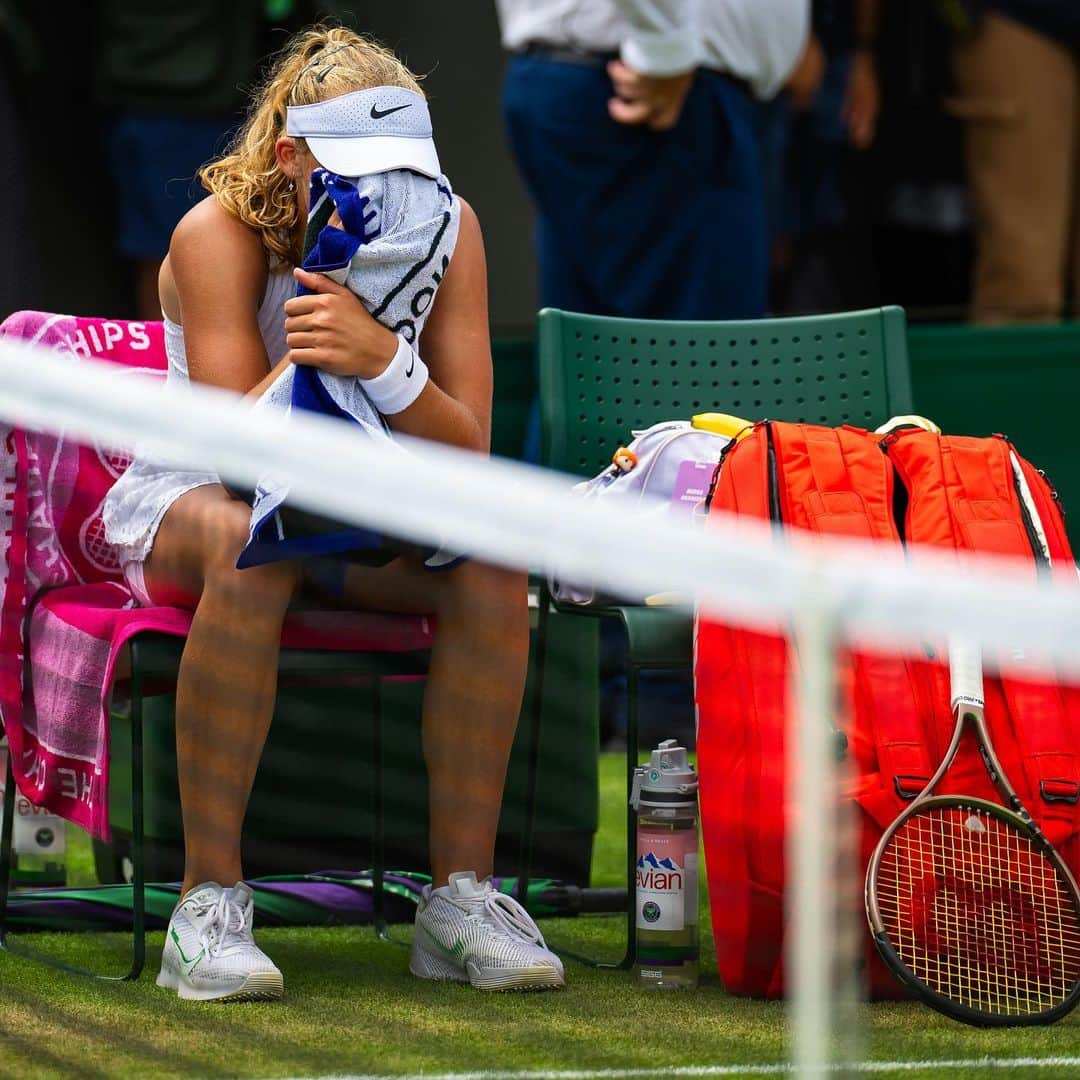 WTA（女子テニス協会）さんのインスタグラム写真 - (WTA（女子テニス協会）Instagram)「all 👏 the 👏 emotions 👏  @_mirraandreeva_ moves into the last 16 of a Grand Slam for the first time while only playing in her second-ever Grand Slam!  #Wimbledon」7月9日 22時27分 - wta