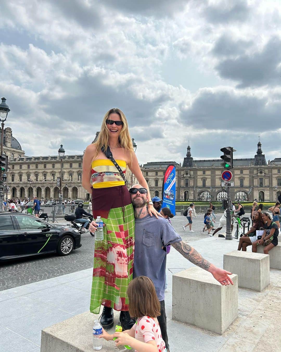 ベハティ・プリンスルーのインスタグラム：「Paris dump! 🥖🇫🇷」