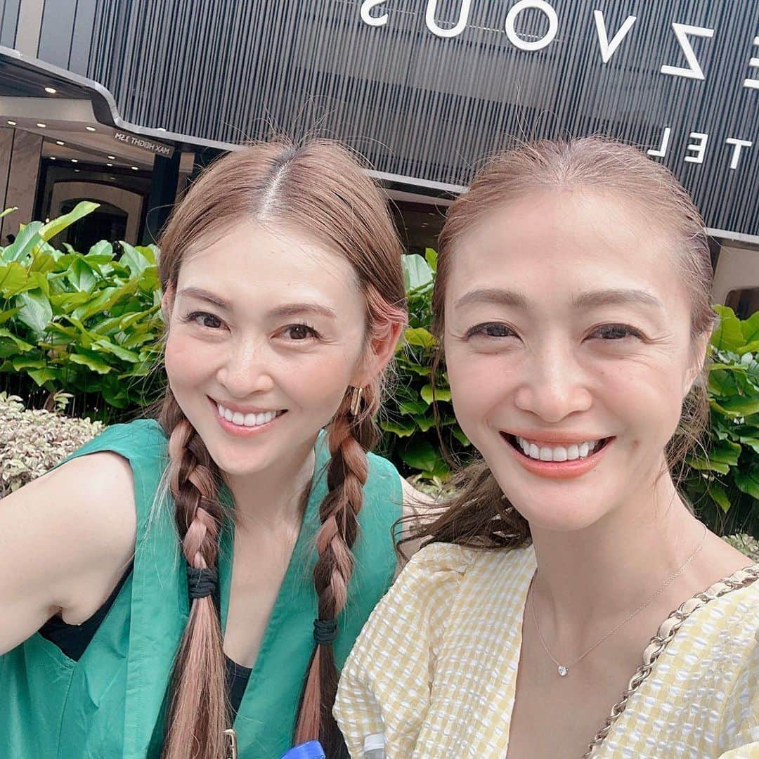 桜井裕美さんのインスタグラム写真 - (桜井裕美Instagram)「シンガポールに到着🇸🇬  シンガポール在住のあけちゃん @akemi.1177 に一瞬だけ会えたー😃  もっとたくさん遊べたら良かったのに、残念😢  また日本でー✨  さて、明日から何するかなー  #シンガポール旅行」7月9日 22時24分 - yumisakurai24