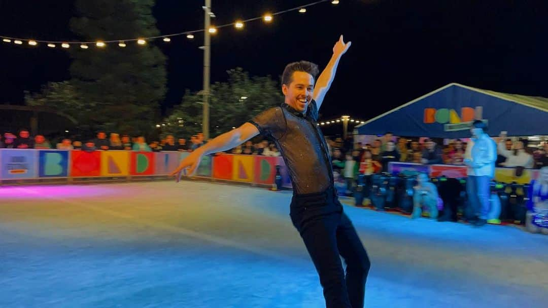 アンドリュー・ドッズのインスタグラム：「Thank you to @starsonice_popups and the winter festivals at bondi and Campbell town for having me. See you again in September.   Very exciting moment as a coach to have my students/stars performing in the show too and future stars come just to watch!」