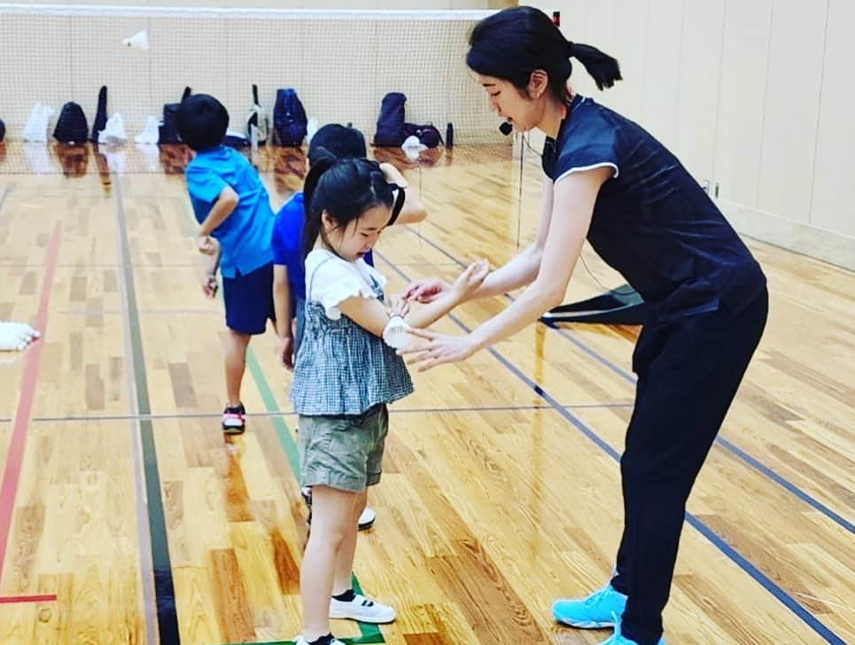 栗原文音さんのインスタグラム写真 - (栗原文音Instagram)「.  MIZUNO Victory Clinic in 滋賀県大津市  2日続けてのvictoryクリニック✨ 今日は滋賀県で🏸  バドミントンは初速が400キロを超え “最速の球技”と言われてます💨 最後にスマッシュの速さを体感して欲しいと思い🔥 だけど… 普通に返されて凹んで帰ってきてます😩笑 出直します。笑  今日も元気に参加してくれた皆さん！ ありがとうございました😊  #ミズノビクトリークリニック #mizunovictoryclinic #バドミントン #滋賀県大津市 #滋賀ダイハツアリーナ #講習会」7月9日 22時44分 - ayane0927