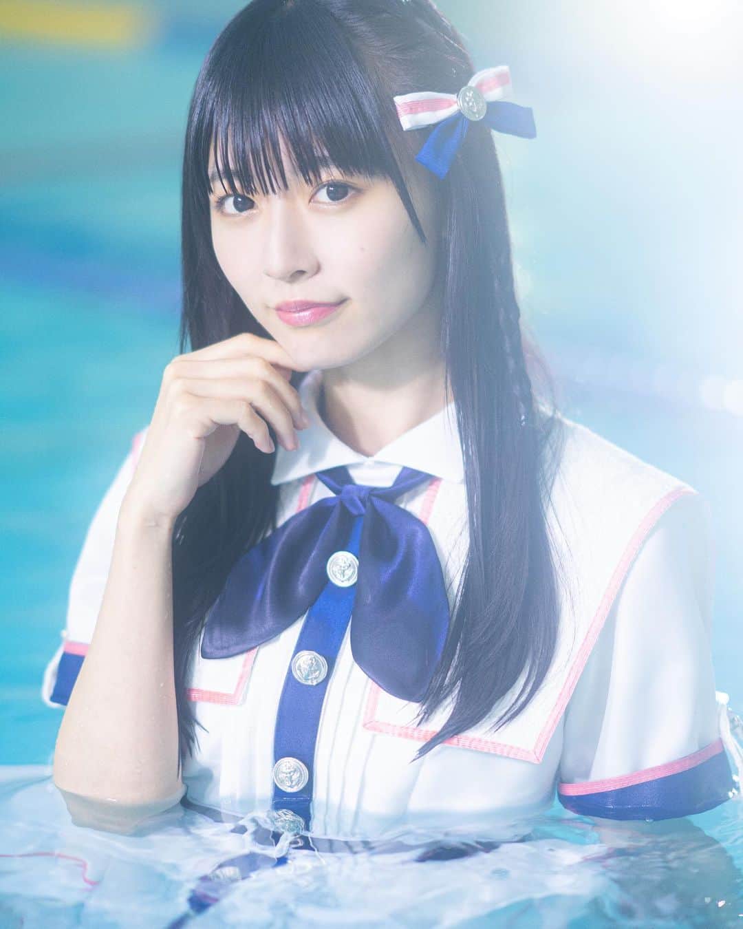 橋本美桜のインスタグラム：「アー写が変わりました…！水の中にいるよ💧  ⁡ ⁡ ⁡ ⁡ #アイドル #IDOL #偶像 #パッツン前髪 #ロングヘア  #黒髪 #黒髪ロング #黒髪ストレート #ストレートヘア #編み込みアレンジ #ナチュラルメイク #夏 #衣装 #プール #アー写 #ootd」
