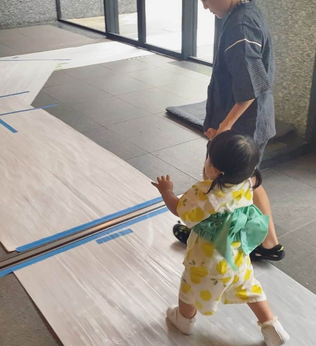 結花子さんのインスタグラム写真 - (結花子Instagram)「兄貴の学校の夏祭り💜 初めての浴衣🤍 初めてのお外歩きだけど兄貴がいれば怖くない🤍 . #仲良し　#兄妹　#初めて　#浴衣 #兄貴　#妹　#初めてのお外歩き #優しい兄ちゃん  #ありがとう　#癒し #小学校　#夏祭り」7月9日 22時48分 - yukako_chupapi