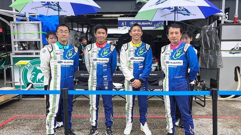 山内英輝さんのインスタグラム写真 - (山内英輝Instagram)「勝てた！普通に嬉しい！  そして5時間レースは、4人で乗って、チームみんなで作り上げた車で予選、決勝両方でトップを取って勝てるように頑張りましょう！」7月9日 22時48分 - hidekiyamauchi