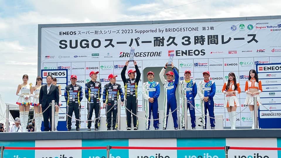 山内英輝さんのインスタグラム写真 - (山内英輝Instagram)「勝てた！普通に嬉しい！  そして5時間レースは、4人で乗って、チームみんなで作り上げた車で予選、決勝両方でトップを取って勝てるように頑張りましょう！」7月9日 22時48分 - hidekiyamauchi