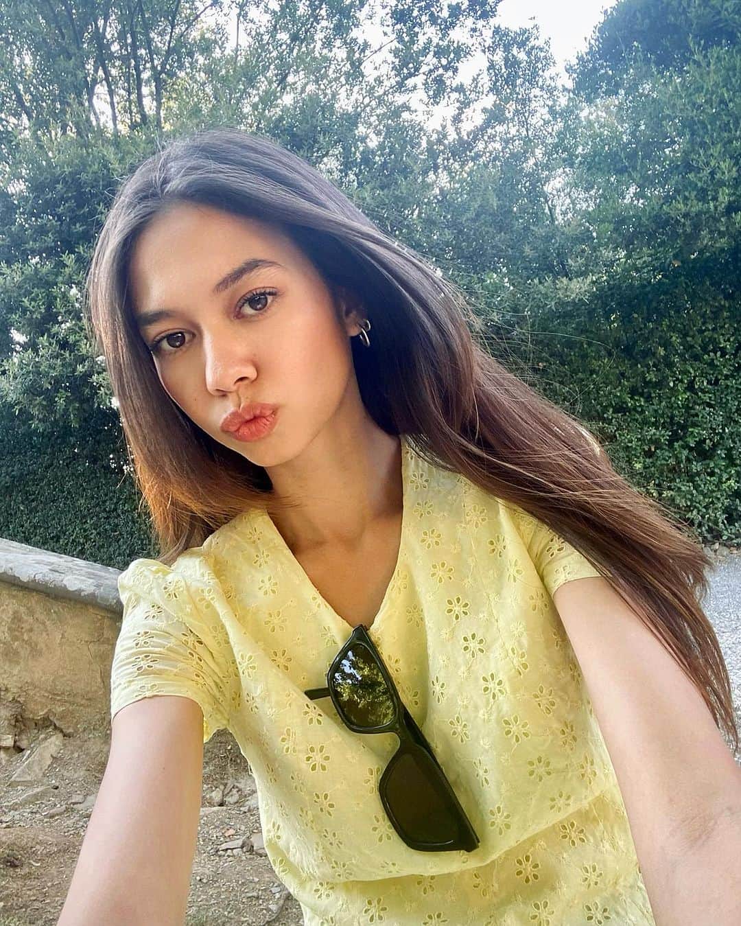 ユキ・カトウのインスタグラム：「I am not taking a selfie, I am just checking my camera quality 🤪🤪  #diaryukikato」