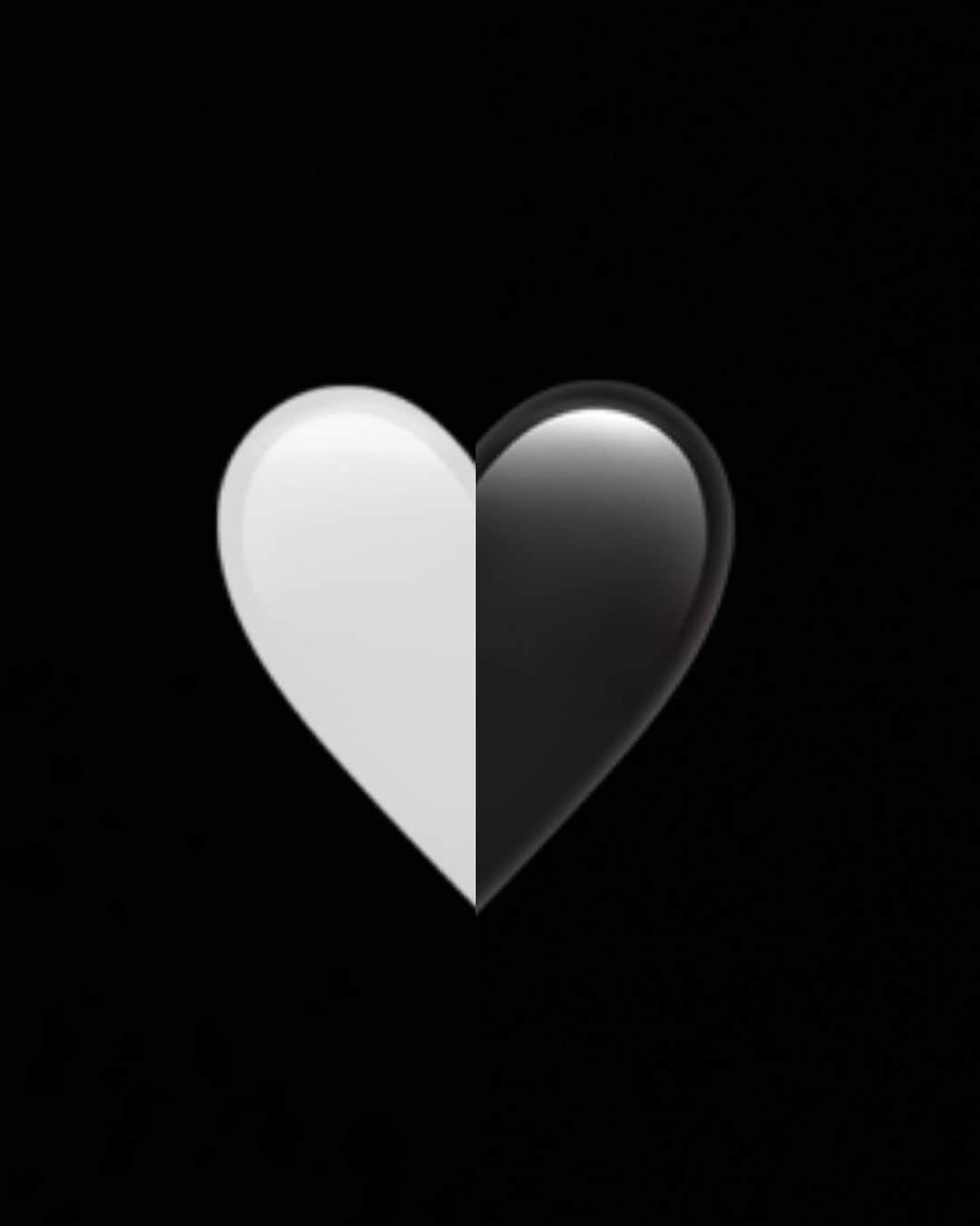 中北成美のインスタグラム：「..🤍🖤..  𝒸𝑜𝓂𝓂𝒾𝓃𝑔 𝓈𝑜𝑜𝓃...」