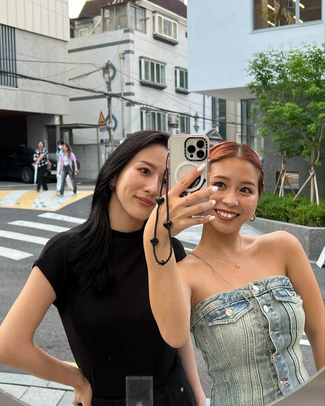 ヒロタナギサのインスタグラム：「_  せなとの韓国旅は 朝から夜まで動き回ってて めちゃくちゃに食べまくったはずやのに いつもなぜか変わらないという 謎の現状に名前をつけたい😮‍💨 笑  #nagisatrip」