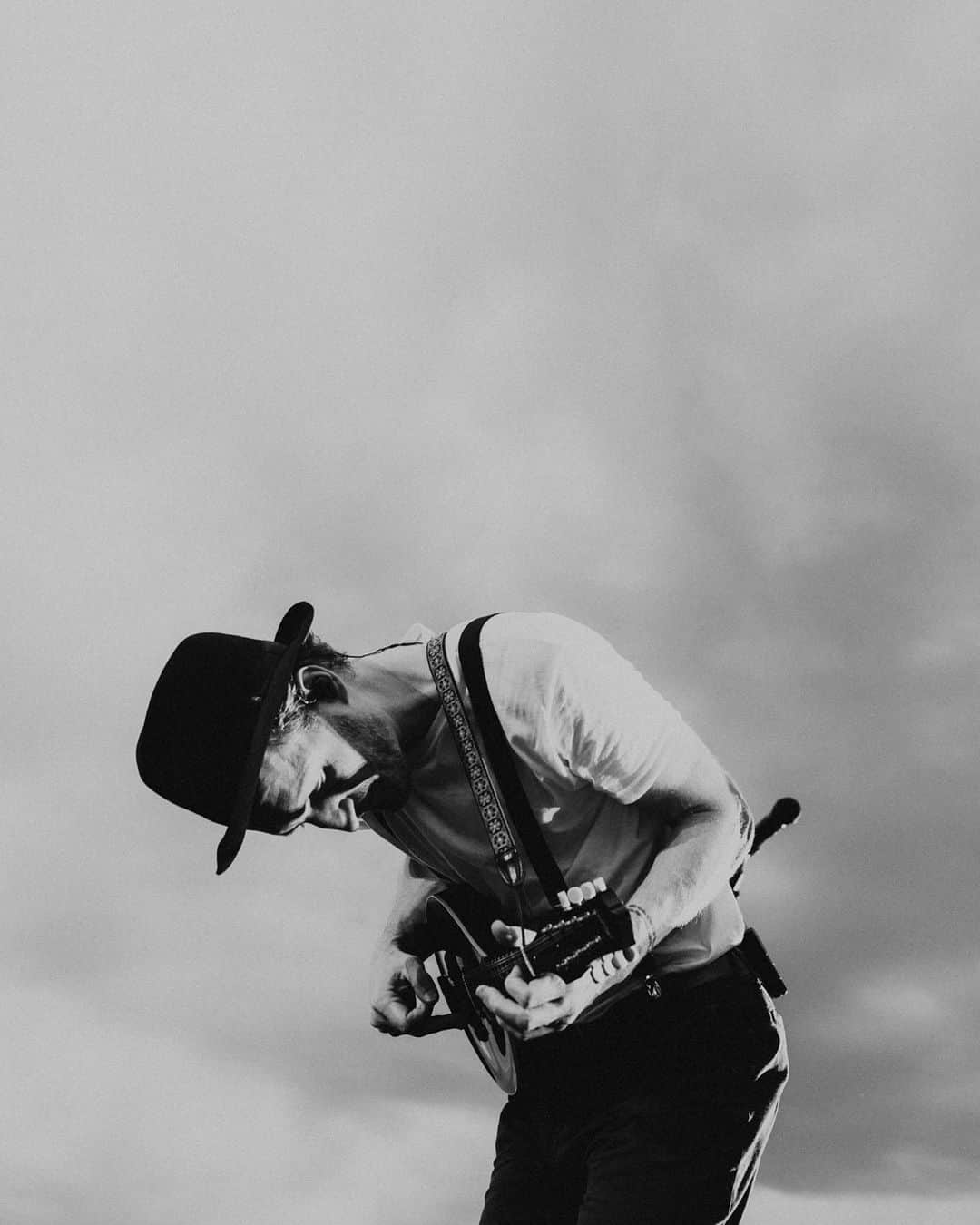 The Lumineersのインスタグラム：「London called last night and y’all  answered! 💙🇬🇧💙」