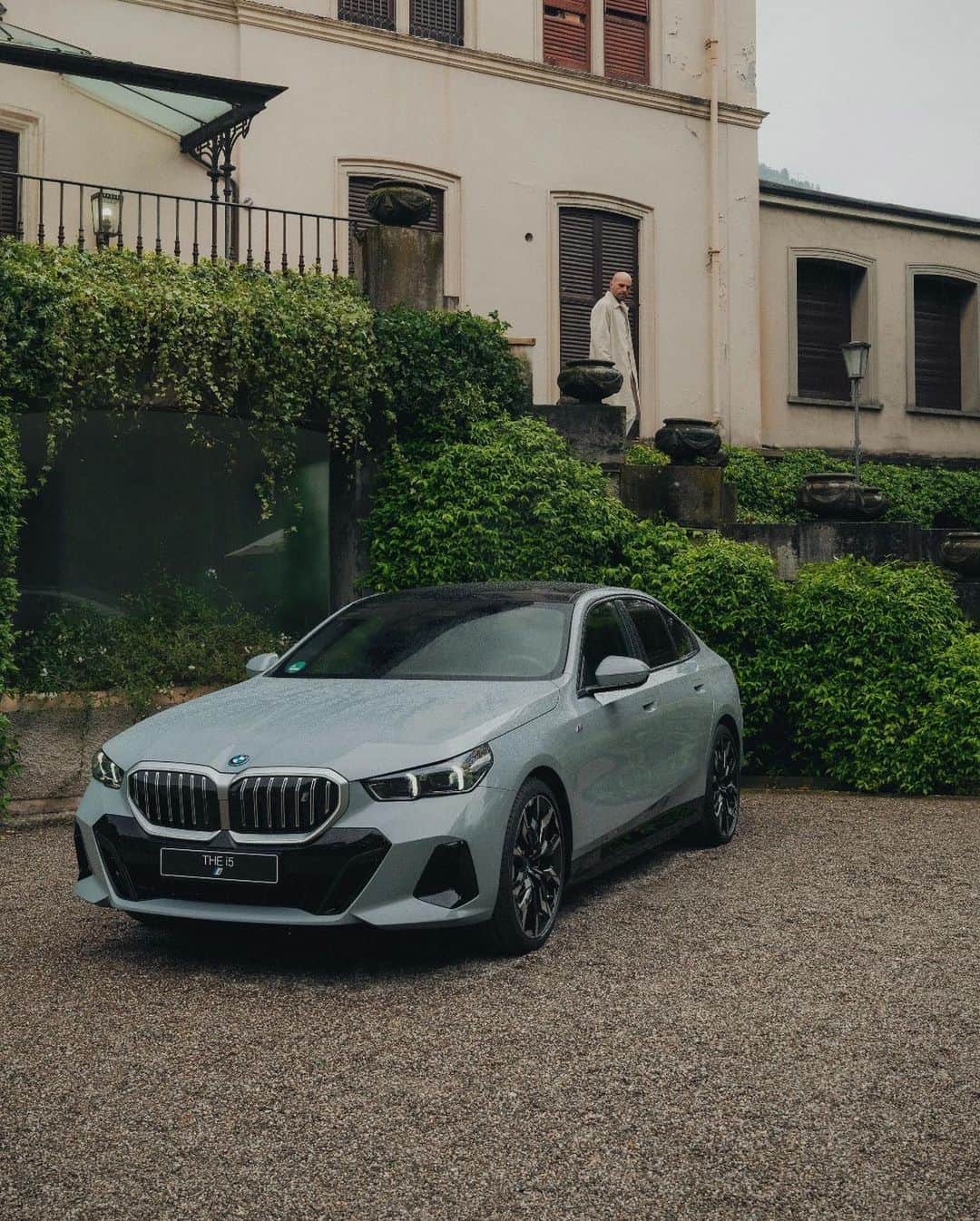 BMWさんのインスタグラム写真 - (BMWInstagram)「Innovation at our doorstep ⚡️😎 📸: @felipe.palma #BMWRepost   The new BMW i5. 100% Electric. #THENEWi5 #THEi5 #BMW #BMWi #BornElectric #BMWElectric __ BMW i5 eDrive40​*: Combined power consumption: 18.9–15.9 kWh/100 km. Combined CO2 emissions: 0 g/km. Electric range: 497–582 kilometers. All data according to WLTP. * Preliminary data; no homologation figures available yet. Further info: www.bmw.com/disclaimer」7月9日 23時26分 - bmw