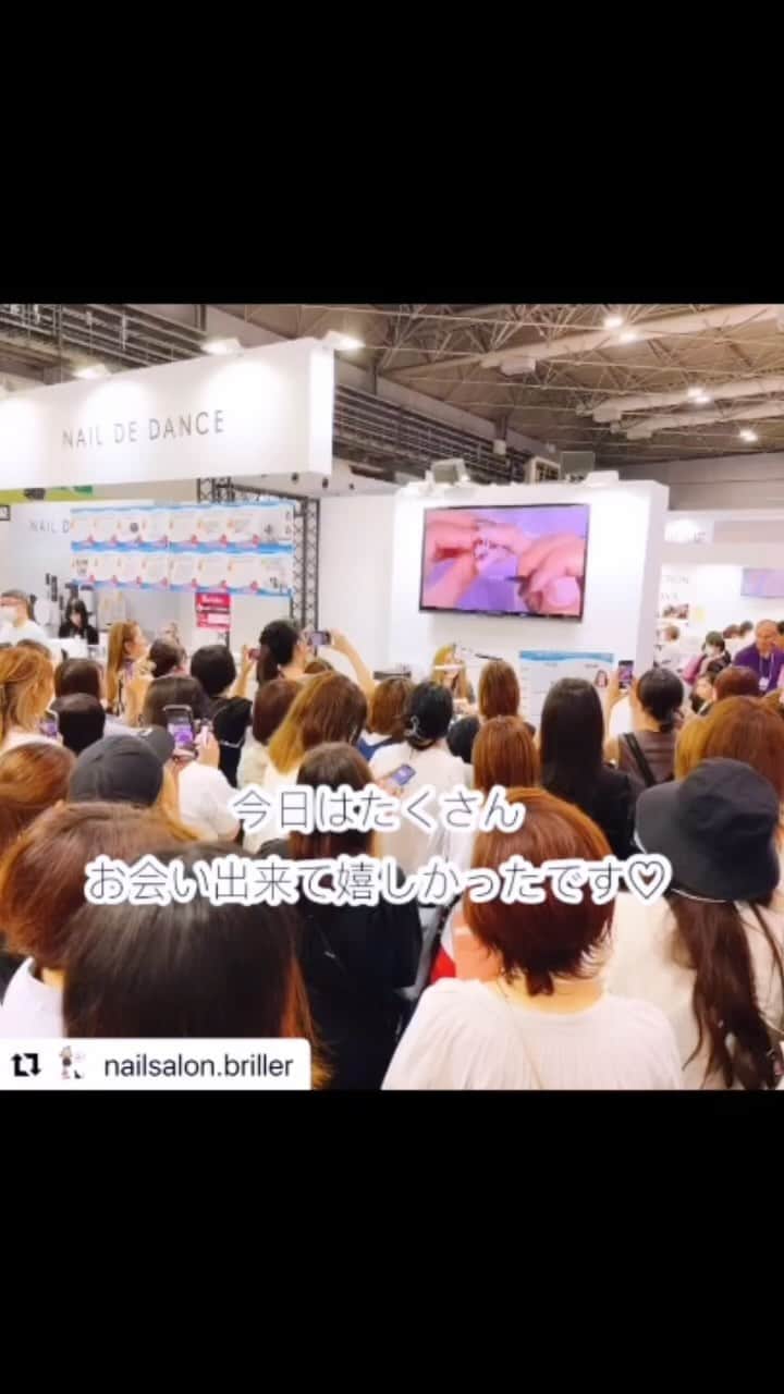 agehaのインスタグラム：「アジアネイルフェスティバル2023 初日終了！  デモンストレーションで たくさんの方にお会い出来ました^ ^  明日も13時から デモンストレーション、  今日見れなかった方のために 今日と同じアートも含めて agehaブースにて お待ちしています^ ^  #アジアネイルフェスティバル２０２３ #agehagel」