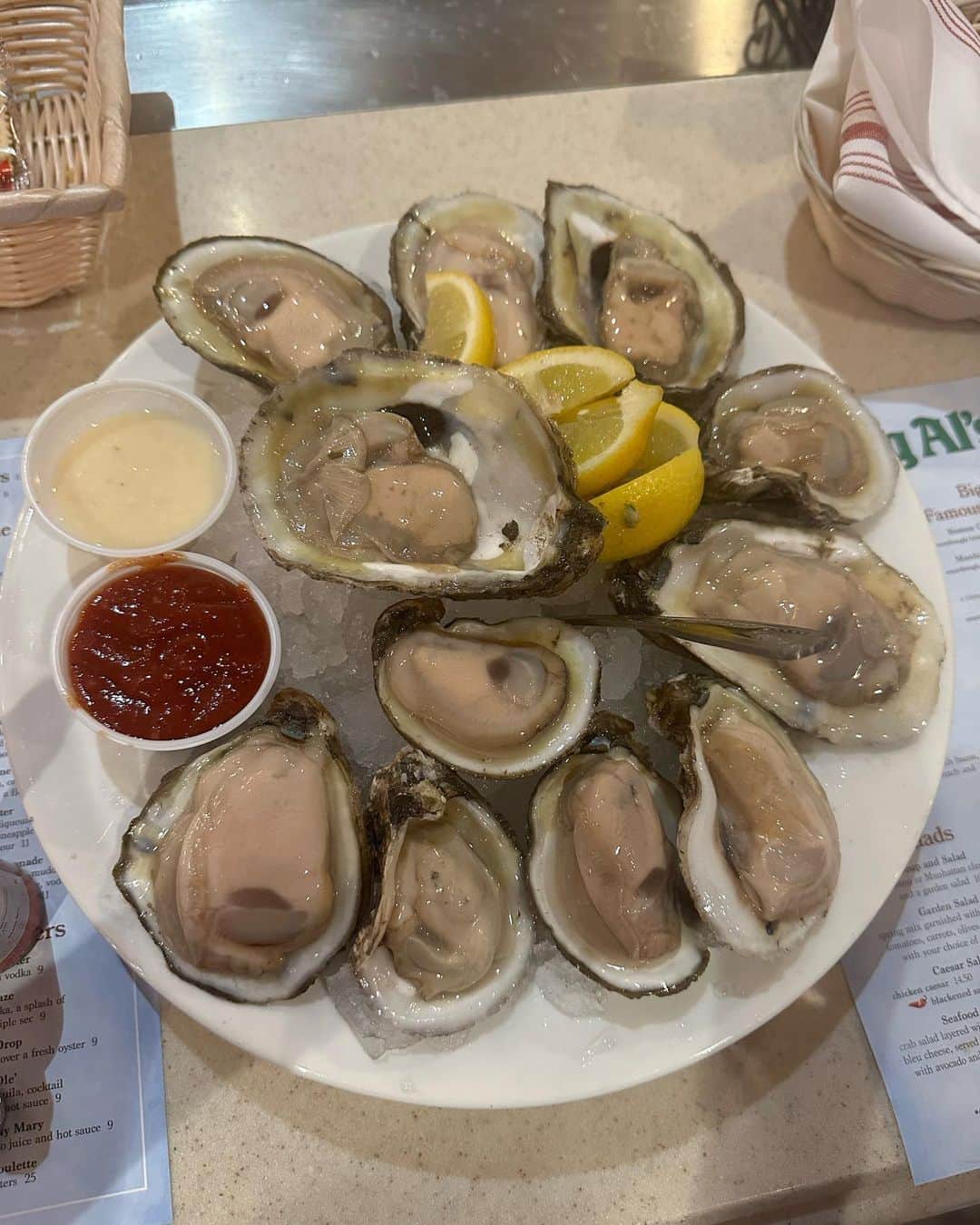 さんのインスタグラム写真 - (Instagram)「Date night! 👩🏻‍❤️‍👨🏼💕♥️🥰 Dinner at our favorite oyster bar- Big Al and MJ Evolution show! What a great show! We were so lucky to catch the last show at the Orleans! Thank you @vettix 🤩🕺🏼🎸🎶🎤🎵🎉 #DateNight #OysterBar#DinnerAtTheShow」7月9日 23時31分 - fouryorkiesmom