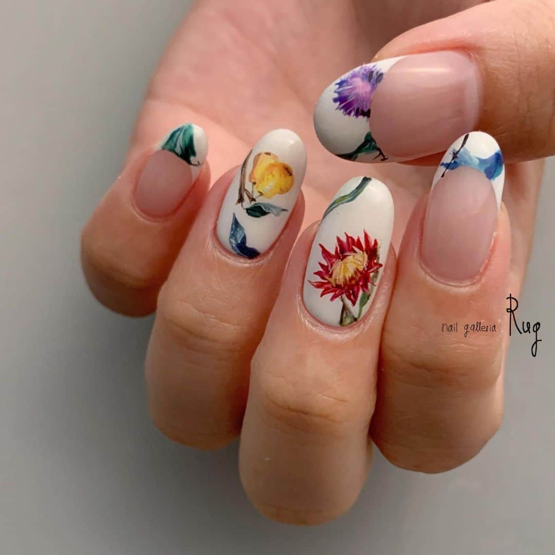 aoki_nailさんのインスタグラム写真 - (aoki_nailInstagram)「・ Botanical paint 太陽が似合う💘 おまかせで全体にデザイン  フットもおそろいに♩  nailgalleria  Rug〈ラグ〉 大阪市北区中崎西2-6-3 ペイントC＋option1 #rugペイントcplus  #絵画ネイル#水彩画ネイル#油絵ネイル#黄色ネイル #絵画ネイル #油絵ネイル #手描きアート#手描きデザイン#手描きネイル#アート#アートネイル #instanail#ブライダルネイル#イラストネイル #一輪花ネイル#押し花ネイル」7月9日 23時32分 - aoki_nail