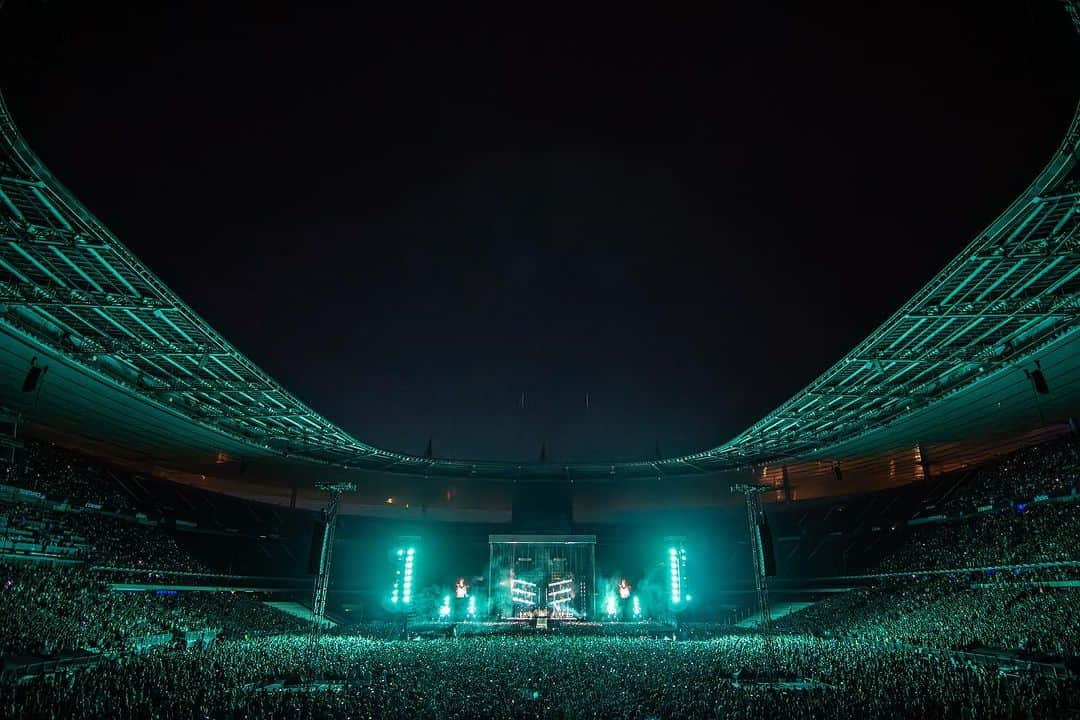 MUSEさんのインスタグラム写真 - (MUSEInstagram)「Paris, last night we shared our rhythm with 70,000 souls, your voices echoing as one in Stade De France, entranced by the melody of unity! Until our harmonies intertwine again, au revoir. 🤘🎶  📸 • @theworkofjar」7月9日 23時40分 - muse