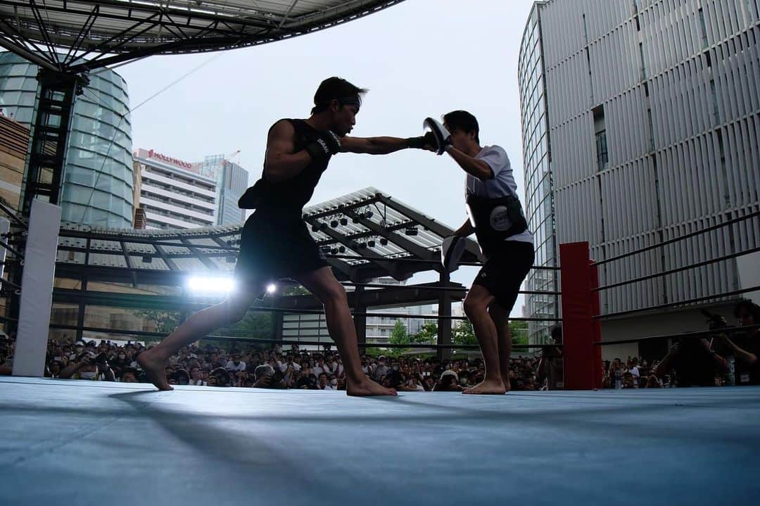 朝倉未来 Youtubeチャンネルのインスタグラム：「7月30日に行われる超RIZIN2の 朝倉未来vsヴガール・ケラモフが、 フェザー級タイトルマッチ戦となりました👑！！  みんなの応援を未来さんに届けましょう！📣❤️‍🔥  #朝倉未来 #朝倉未来は最強でないといけない  #超RIZIN2 #RIZIN」