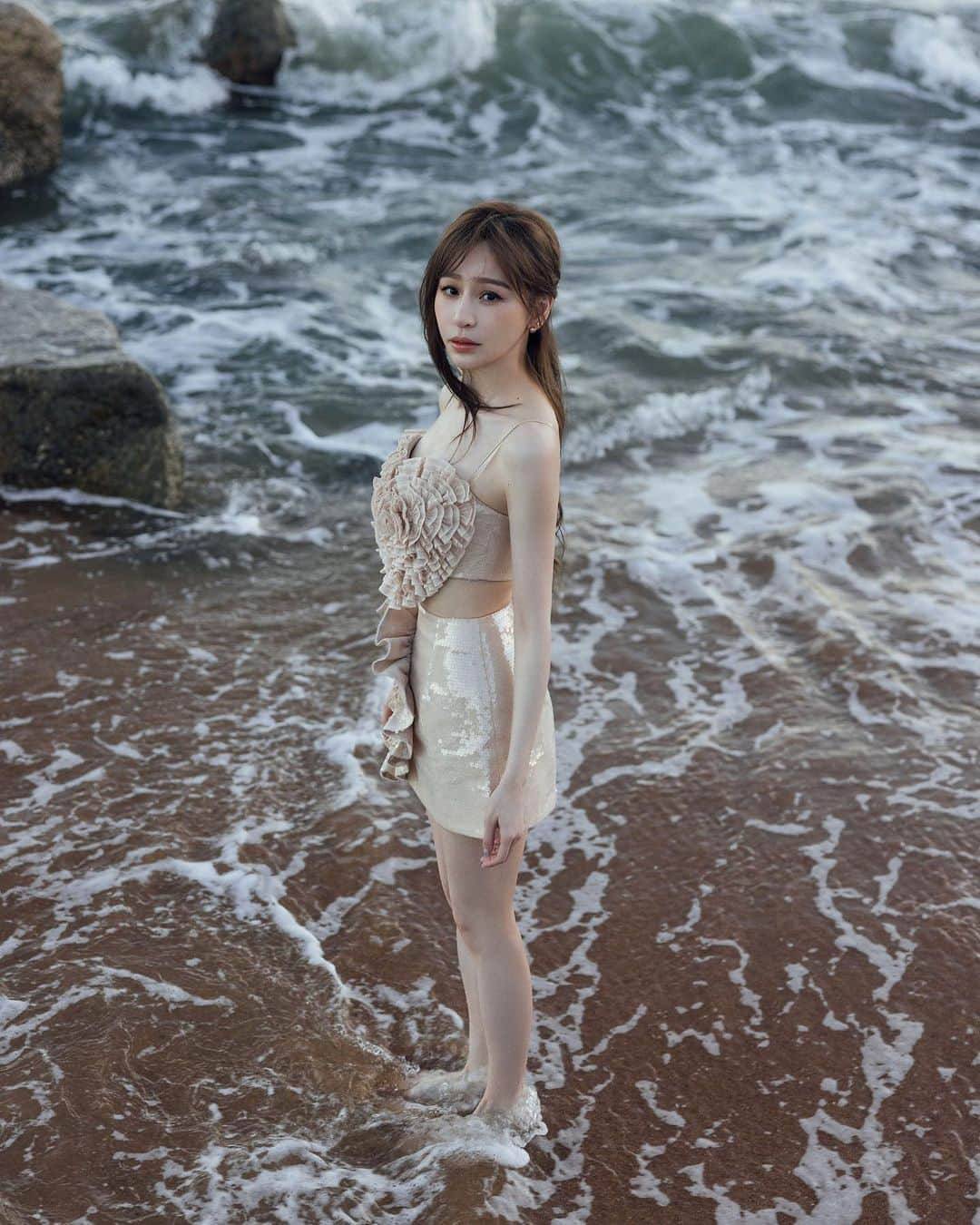 王心凌（Cyndi Wang）さんのインスタグラム写真 - (王心凌（Cyndi Wang）Instagram)「看到藍天大海🌊 心情超好🥰 希望你們也一樣 晚安🌙 明天見囉  #王心凌 #CyndiWang 💄： @emilyliu1118  💇🏻‍♀： @sunnyhuang_828  📷：葛明（AXstudio）」7月9日 23時50分 - cyndiloves2sing