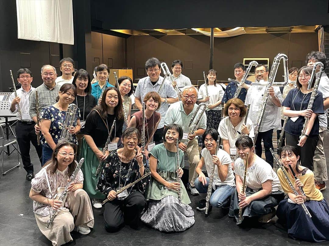 橋本志穂さんのインスタグラム写真 - (橋本志穂Instagram)「初めてのオーケストラ❣️  7/30に軽井沢の大賀ホールで開催される「ファンタジーフルート」  フルートだけのオーケストラに 参加させていただくことになり〜 本日、初顔合わせの練習会へー。  私はゲスト参加なので 後半に2曲、演奏するだけなのですが、 プロの皆さんに混じって、ソロパートもあるので、 責任重大💦  迷惑かけないように　がんばりまーす。  https://www.ohgahall.or.jp/concert/details.php?cid=6085&year=2023&mon=7&v=0」7月9日 23時53分 - shihohashimoto3