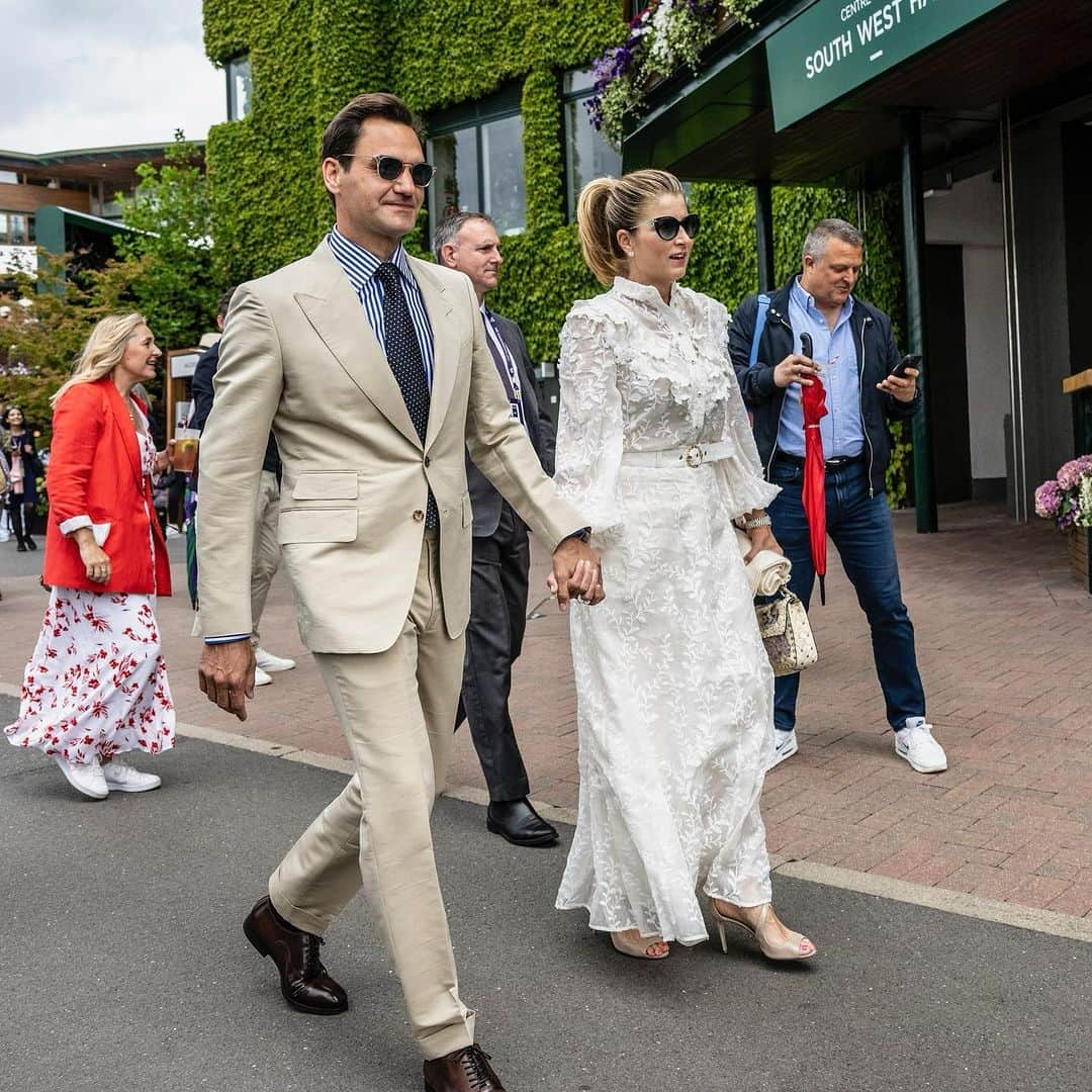 ロジャー・フェデラーのインスタグラム：「Everybody loves British summertime 🍓🌱🥂」