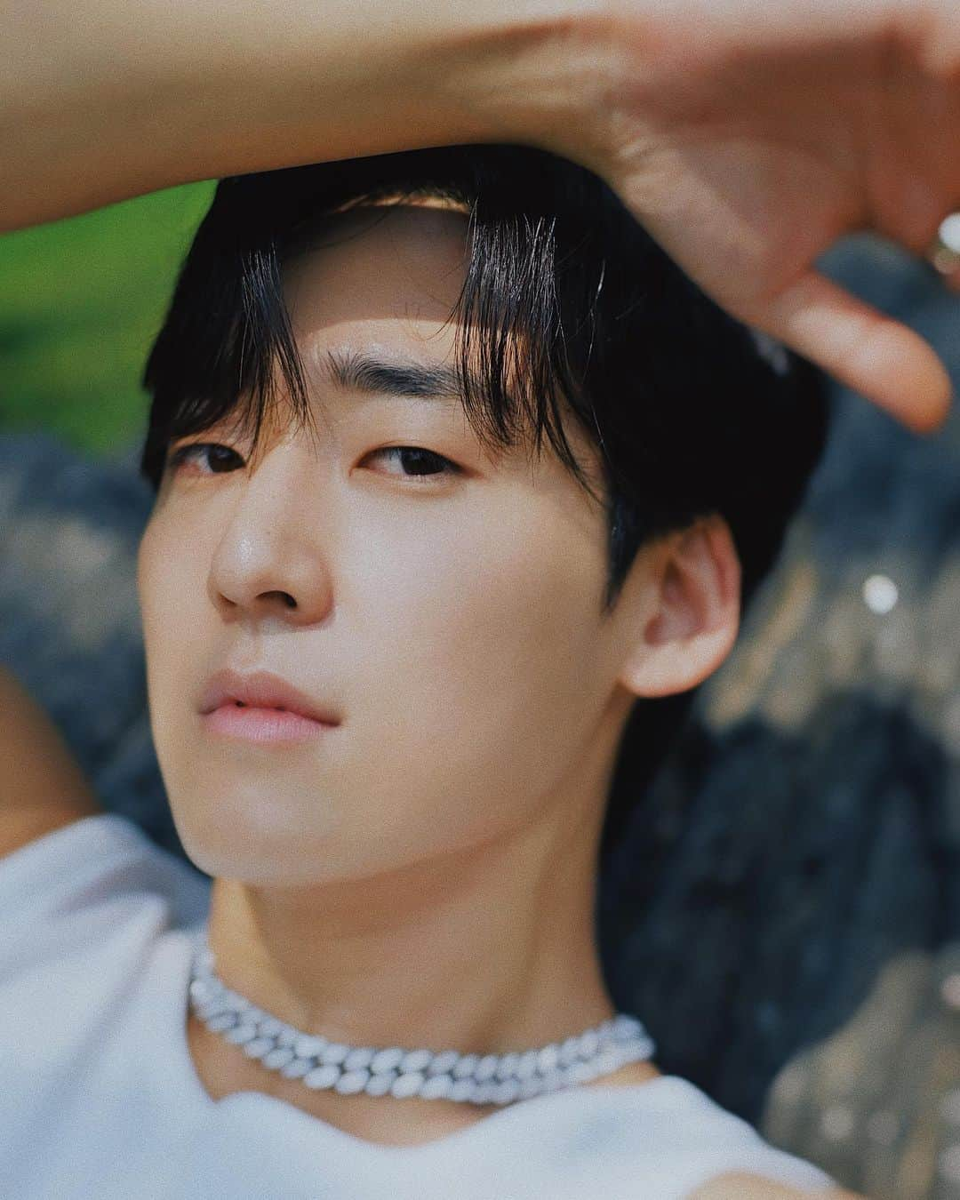 ケビン さんのインスタグラム写真 - (ケビン Instagram)「SOS I’m melting in July🫠  Which pic is your fav vibe?  📸: @oh_dii」7月9日 23時56分 - kevinwoo_official